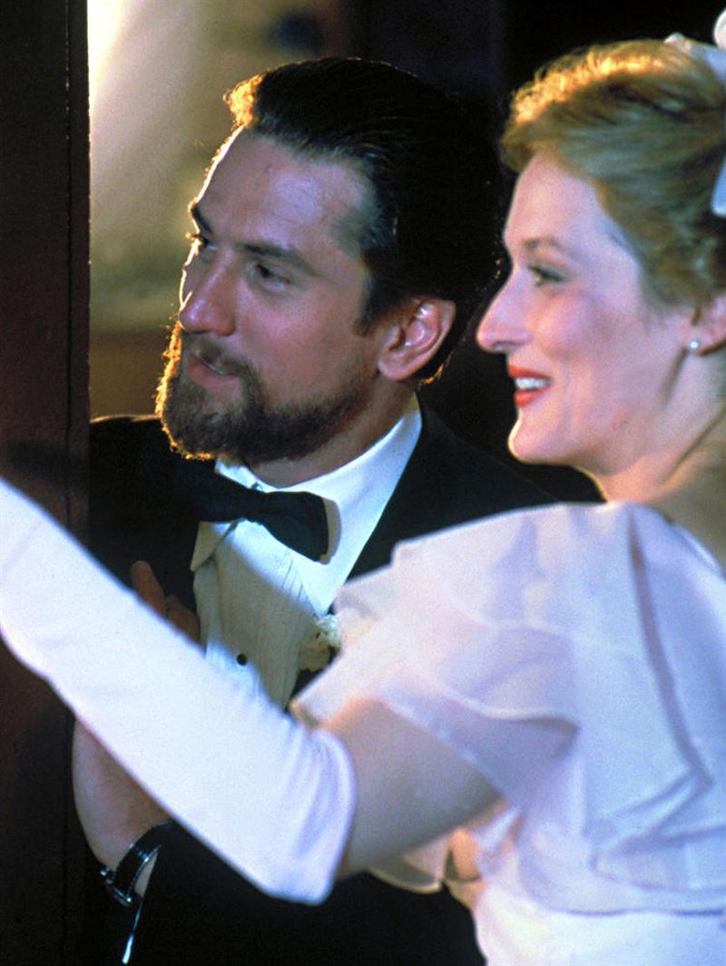 Erstmals durfte sich Streep 1979 für ihre Nebenrolle in "The Deer Hunter" ("Die durch die Hölle gehen") über eine Oscar-Nominierung freuen. Im Filmstill des Vietnam-Films ist sie mit Robert de Niro zu sehen.