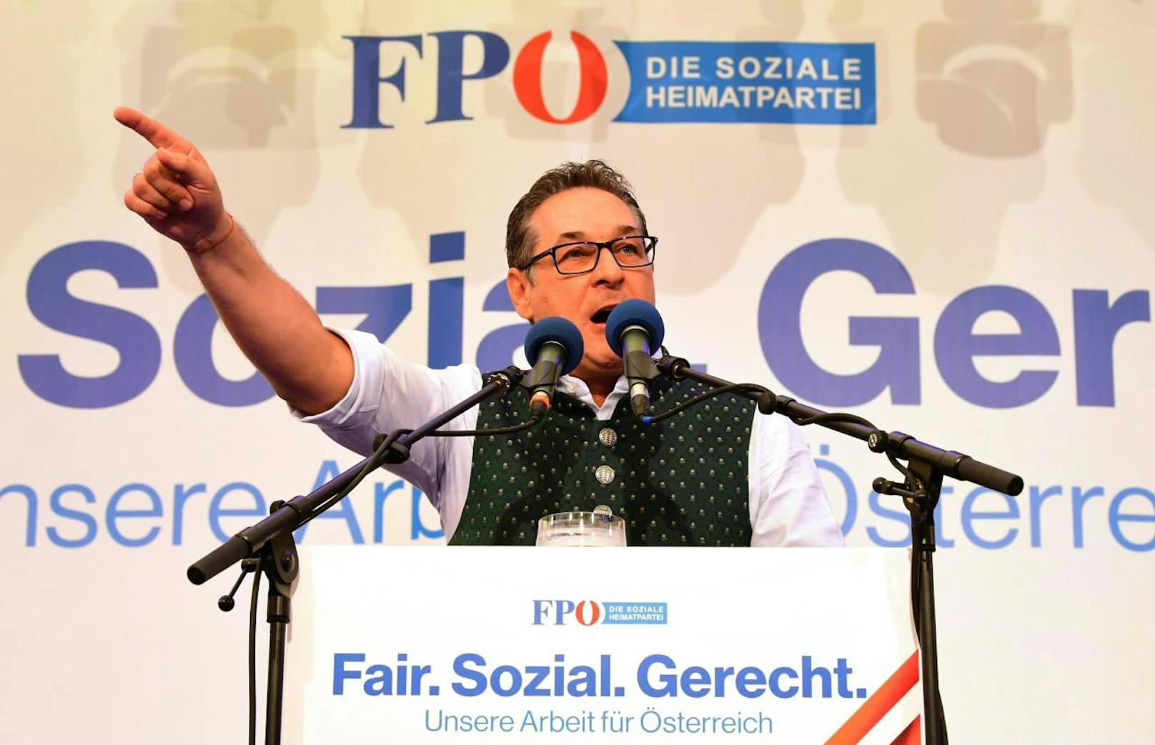 Vizekanzler und FPÖ-Chef Heinz-Christian Strache anlässlich der 1. Mai-Kundgebung der FPÖ in Linz. 
