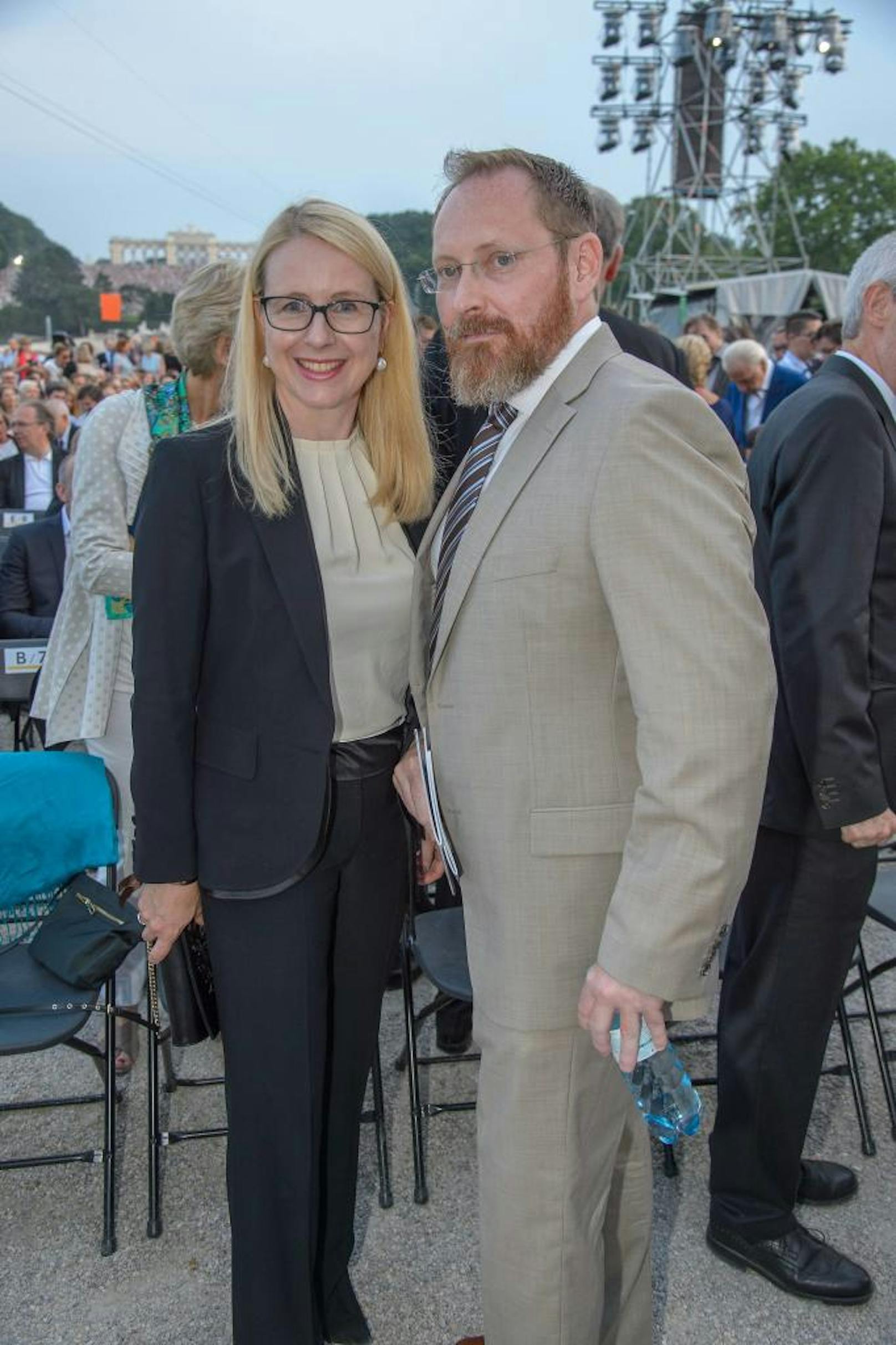 Digitalministerin Margarete Schramböck– mit Lebenspartner Marcel