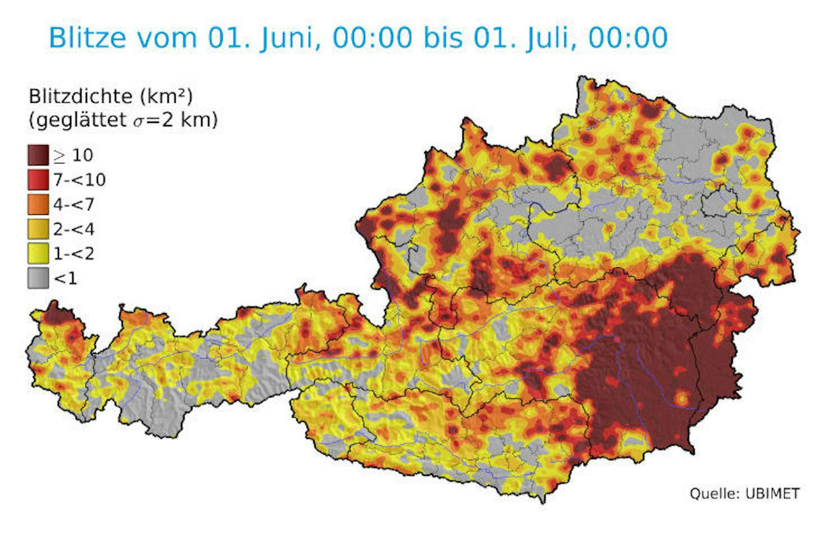 Die gemessene Blitzdichte im Juni anhand der UBIMET-Wetterdaten. Die Karte zeigt eine geglättete Verteilung.