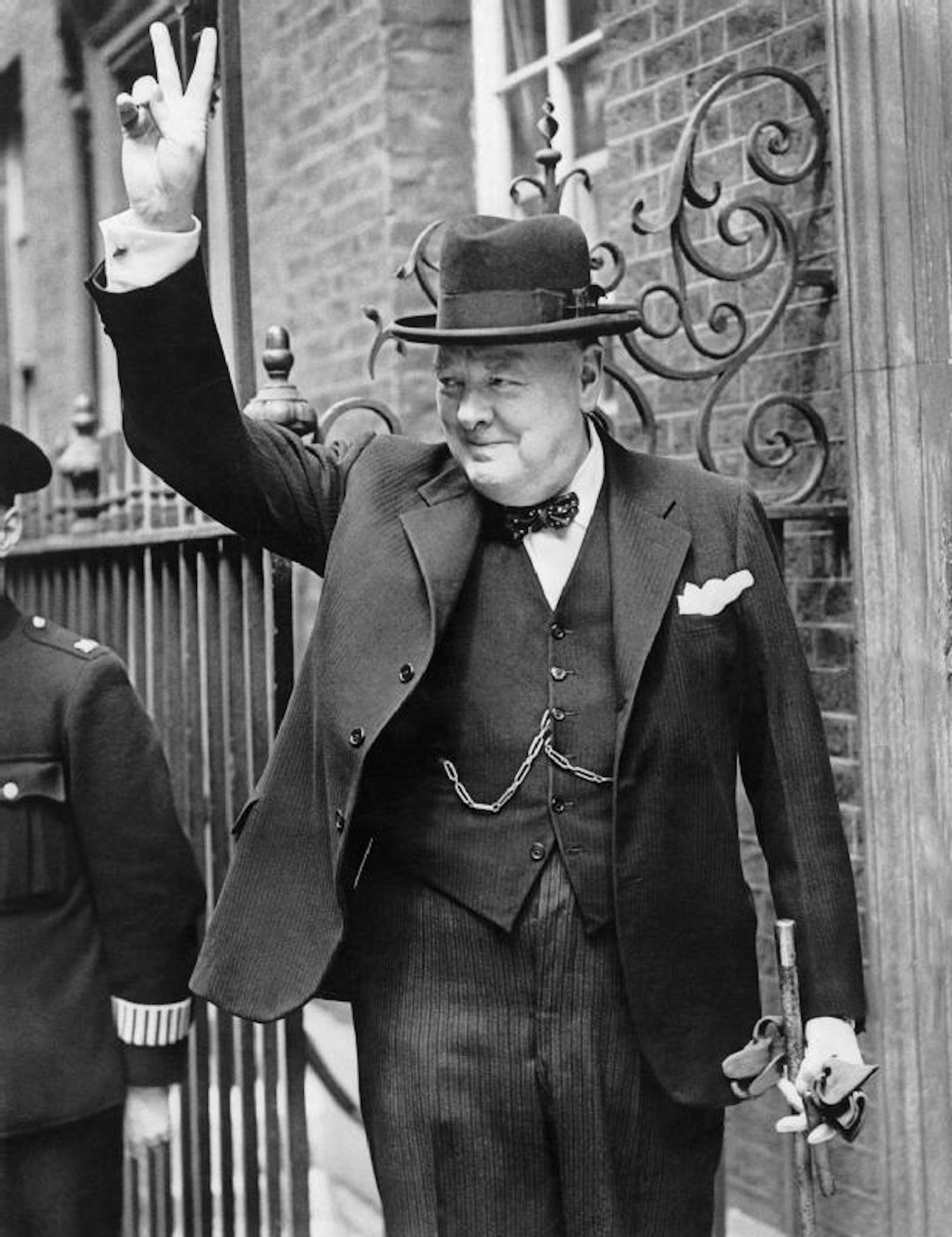 <b>Sir Winston Churchill (1874-1965), Premierminister von Großbritannien (1940-1945, 1951-1955)</b>
"No Sports" soll die rundliche Politiker-Legende, oft mit der Zigarre im Mund abgebildet, gesagt haben.
