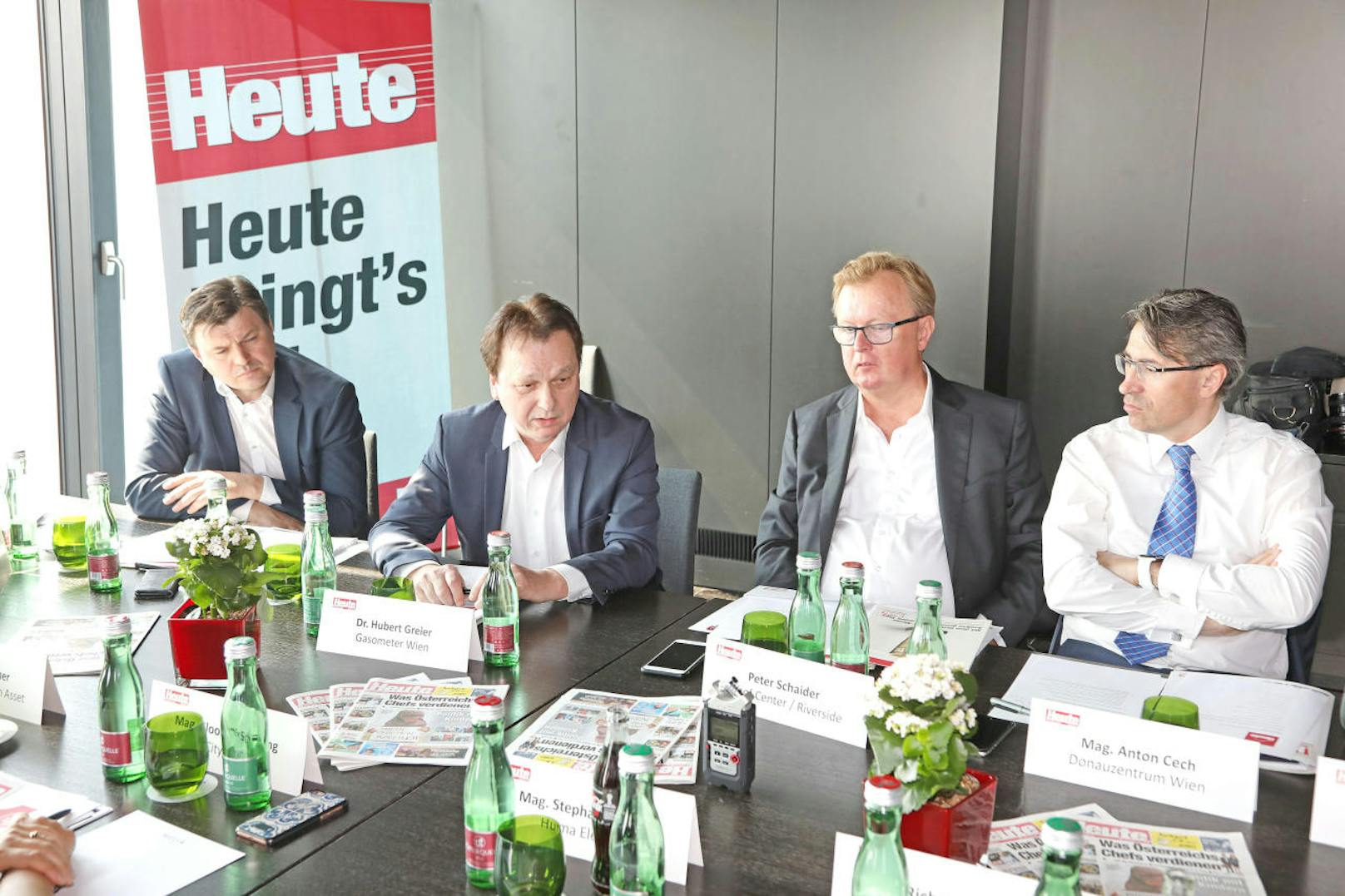 Hannes Grubner, Hubert Greier, Peter Schaider, Anton Cech (v.l.) im Gespräch.