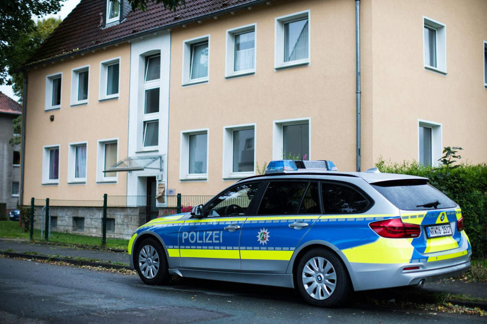 Der 53-Jährige konnte erst am 14. September nach einer Öffentlichkeitsfahndung der Polizei in Hamburg festgenommen werden und sitzt seitdem in Haft.