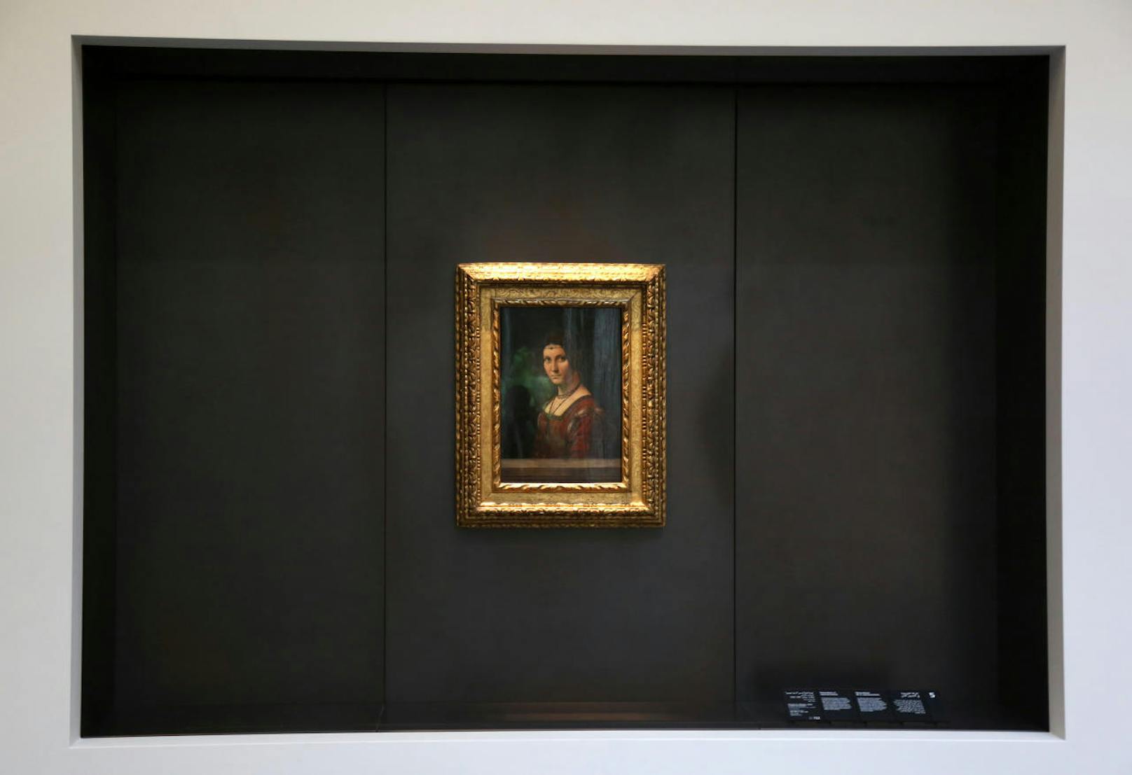 "Ferronière", ein Gemälde, das Leonardo da Vinci zugeschrieben wird, wurde vom Louvre in Paris ausgeliehen