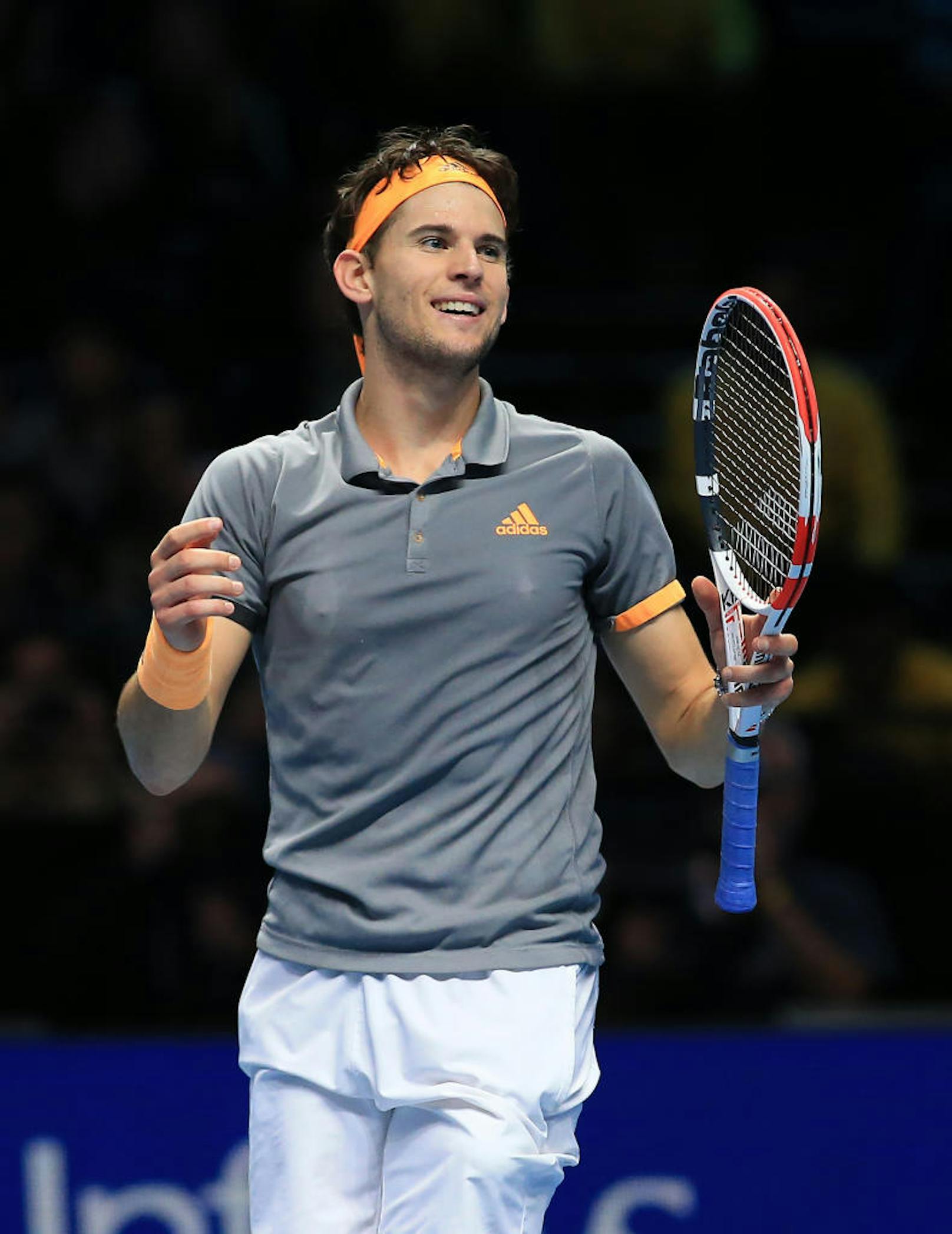Bei den ATP-Finals in London spielt Thiem groß auf: In der Gruppenphase besiegt er Roger Federer und Novak Djokovic in einer hochklassigen Partie. Als Gruppensieger kommt Thiem weiter, schlägt im Halbfinale Alex Zverev.
