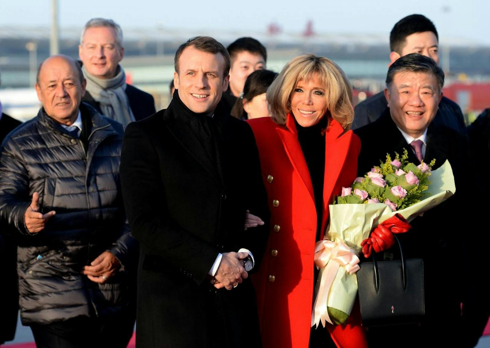 Frankreichs Präsident Emmanuel Macron mit seiner Ehefrau Brigitte folgen der Einladung des chinesischen Staatschefs Xi Jinping.