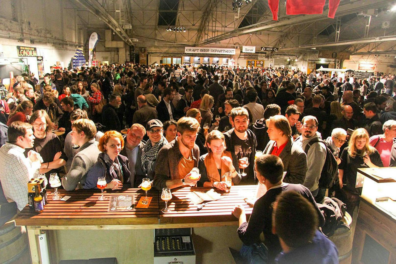 Das erste Craft Bier Fest 2015 in der Expedit-Halle