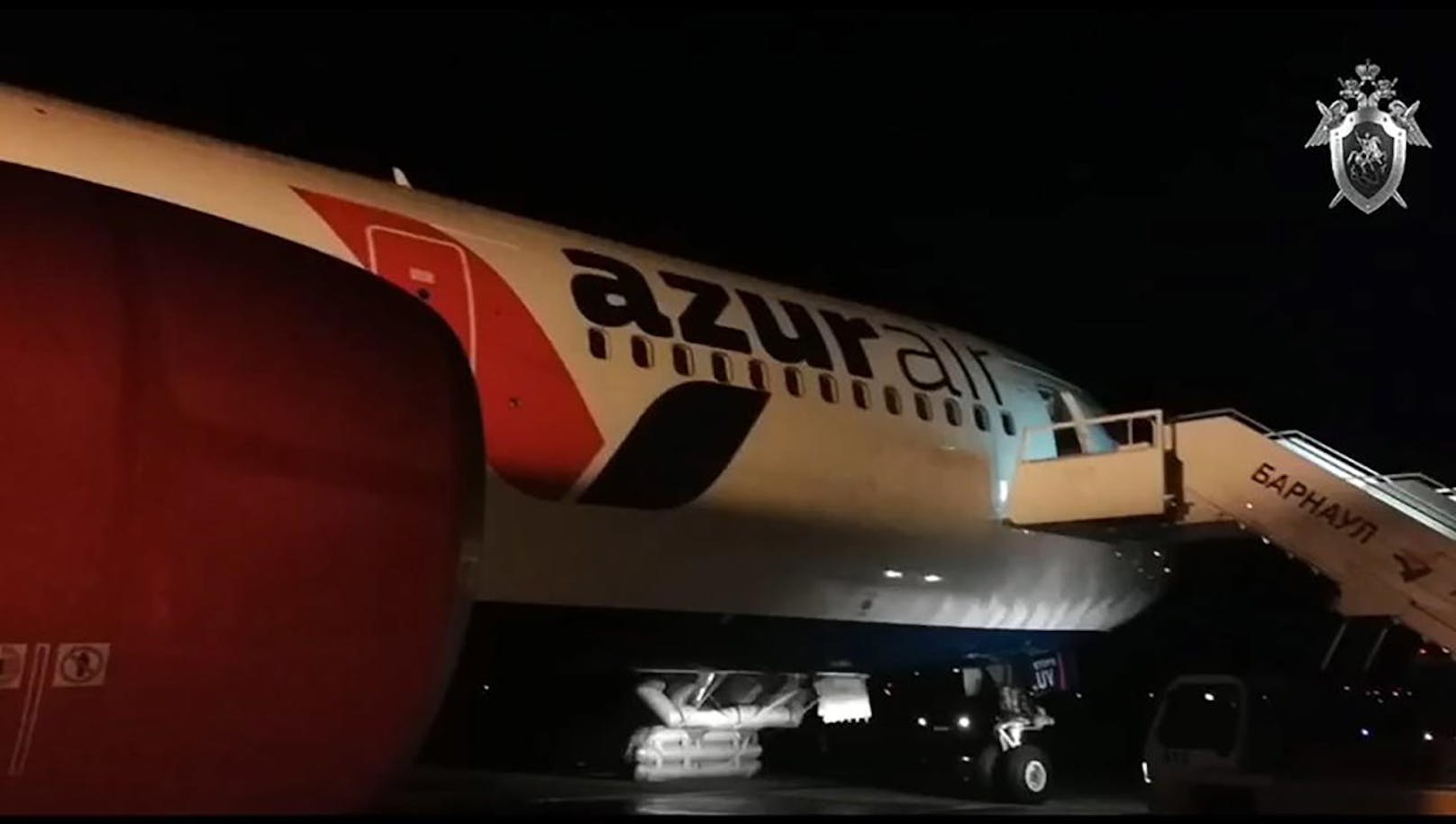 Eine Massenpanik während der Evakuierung dieser Boeing 767-300 der russischen Azur Air endete am 26.12.2019 am Flughafen Barnaul mit 54 teils schwer verletzten Passagieren.