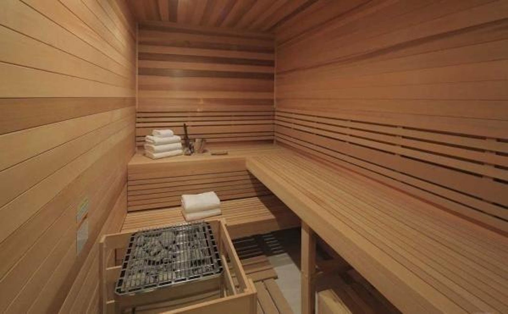 Klar, es gibt natürlich auch eine Sauna im Haus.