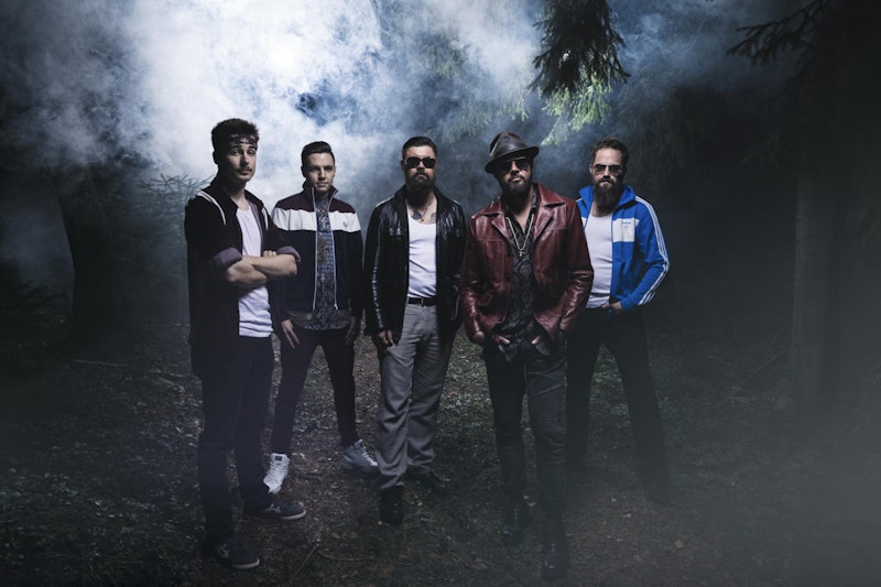 Die bayerische Folkrock-Band Django 3000