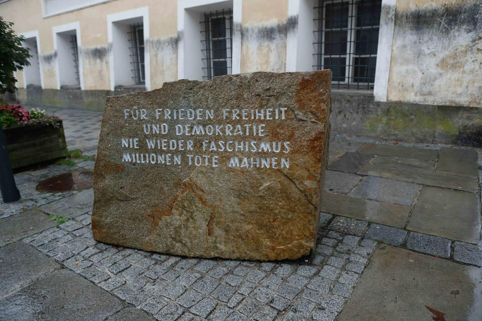 "Durch die zukünftige Nutzung des Hauses durch die Polizei soll ein unmissverständliches Zeichen dafür gesetzt werden, dass dieses Gebäude für immer einer Erinnerung an den Nationalsozialismus entzogen ist", erklärte Innenminister Wolfgang Peschorn.