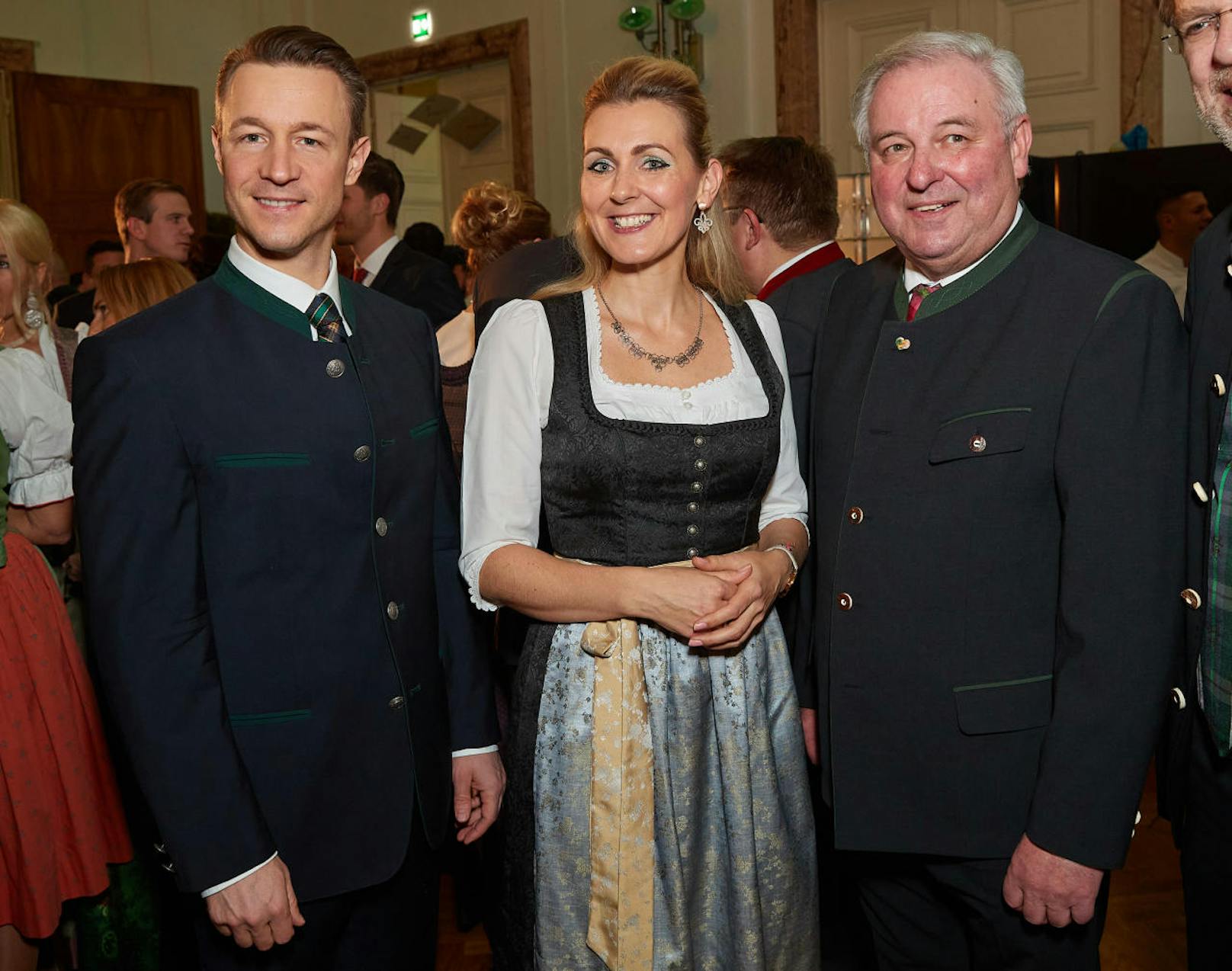 Finanzminister <b>Gernot Blümel</b>, Familienministerin <b>Christine Aschbacher</b> und LH <b>Hermann Schützenhöfer</b> (alle ÖVP)