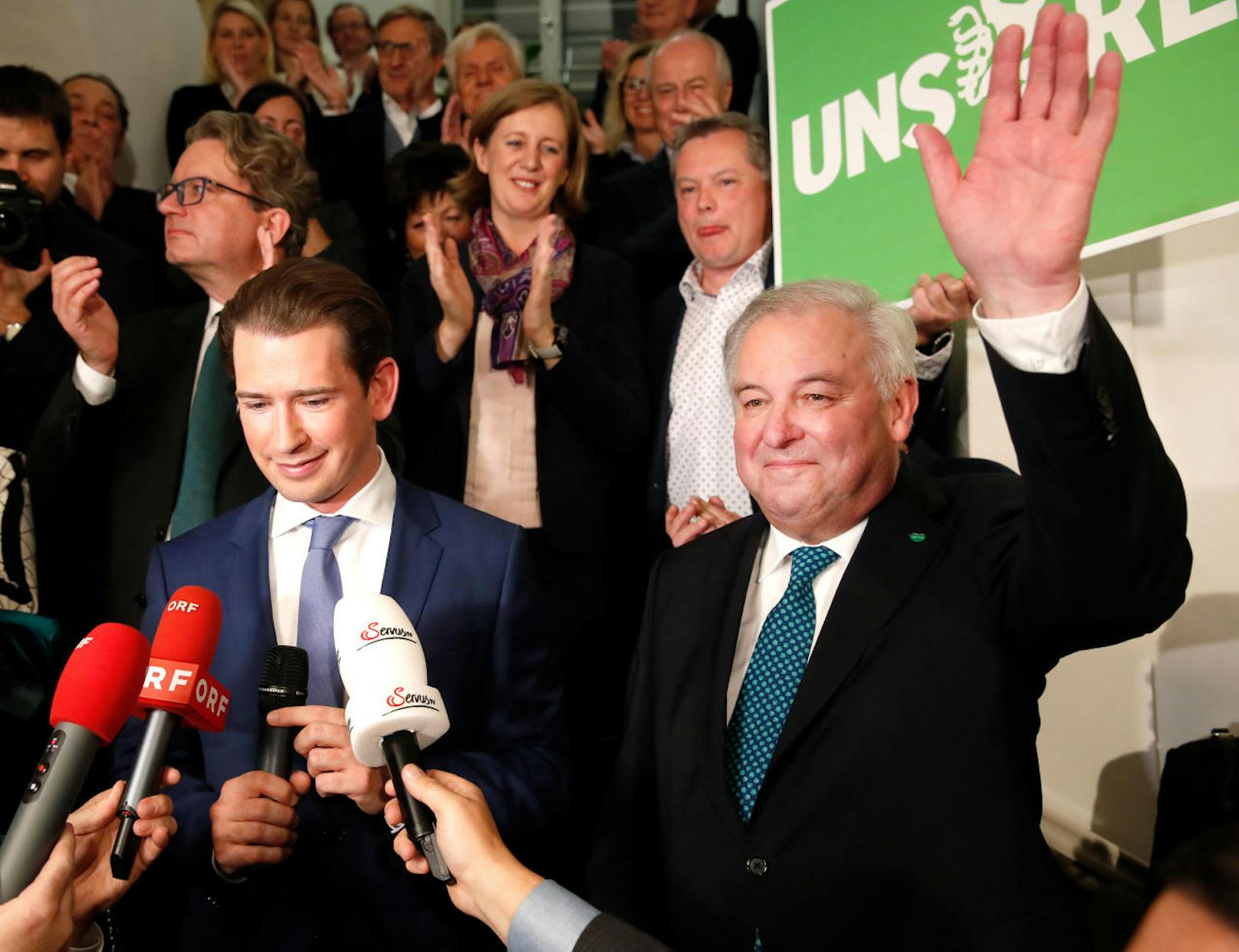 ÖVP-Bundesparteichef Sebastian Kurz und ÖVP-Spitzenkandidat Landeshauptmann Hermann Schützenhöfer am Sonntag, 24. November 2019, in der Parteizentrale im Rahmen der steirischen Landtagswahl in Graz.