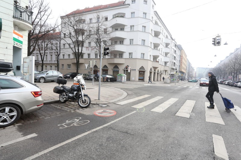 Die Grünphase für Fußgänger soll nun "vorauseilend" verlängert werden.
