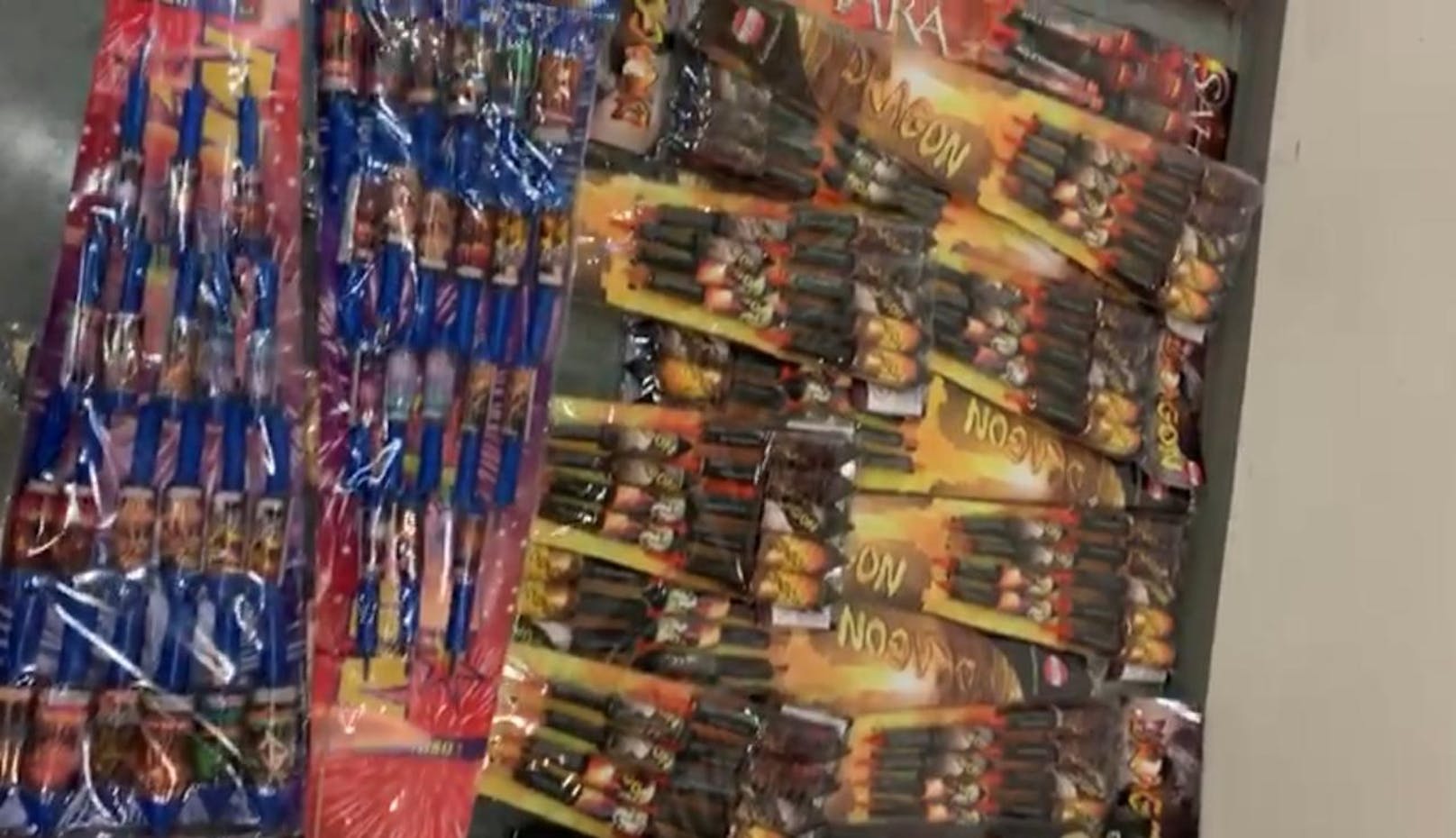 Ein Geschäft in der Sechshauser Straße in Wien-Rudolfsheim hatte die nicht zugelassenen Böller und Feuerwerkskörper auch an Zehn- bis Elfjährige verkauft.