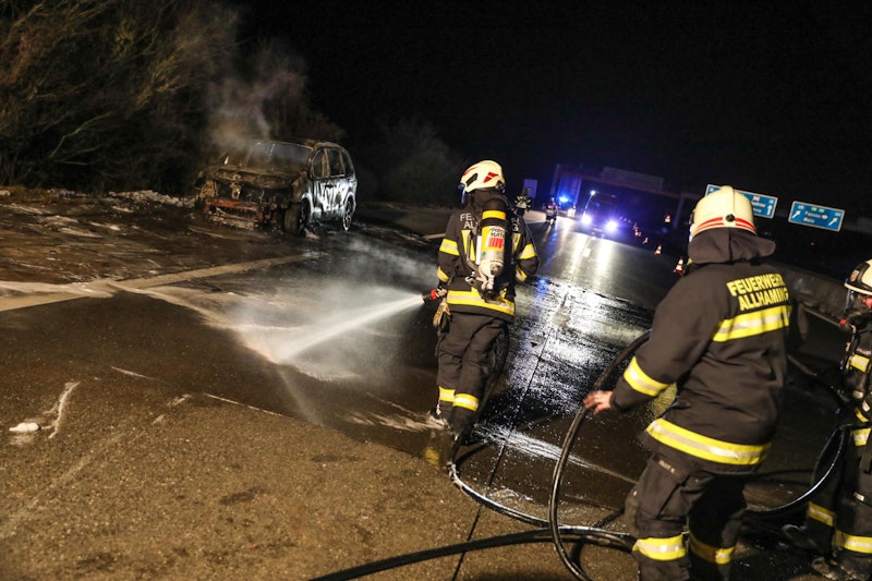 Die zwei alarmierten Feuerwehren konnten den brennenden PKW rasch löschen.