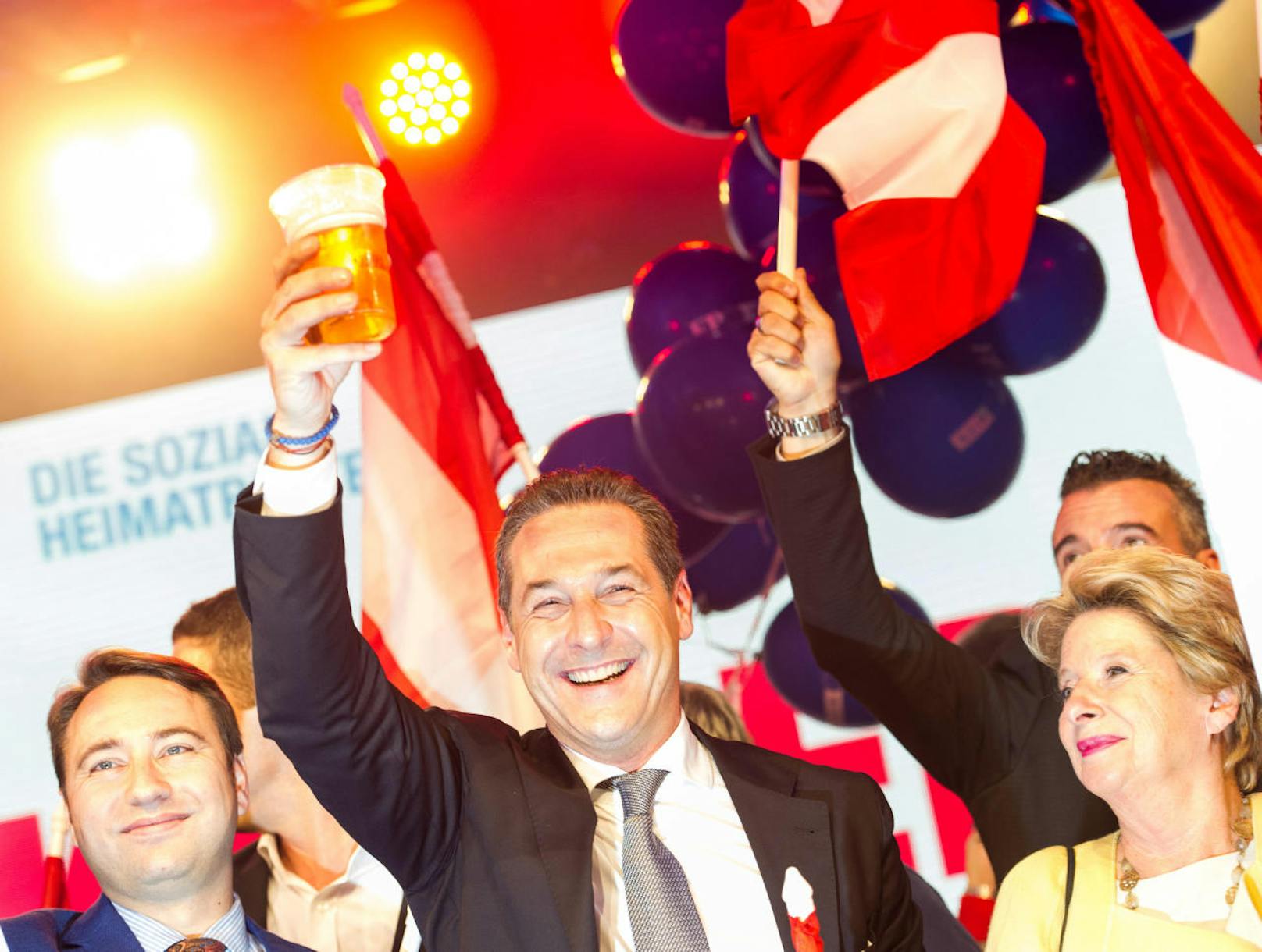 Am 4. März 2017 wurde Strache mit seinem bisher höchsten Ergebnis von 98,7 Prozent der Delegiertenstimmen zum Bundesparteiobmann wiedergewählt und vom Bundesparteivorstand einstimmig als Spitzenkandidat für die Nationalratswahl in Österreich 2017 nominiert.