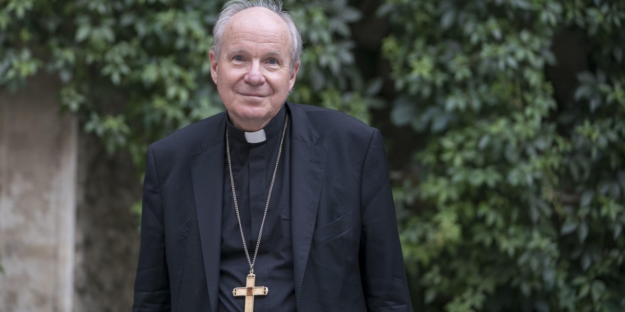 Der Kardinal, wie man ihn kennt: gütig lächelnd.