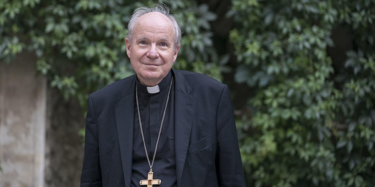 Der Kardinal, wie man ihn kennt: gütig lächelnd.