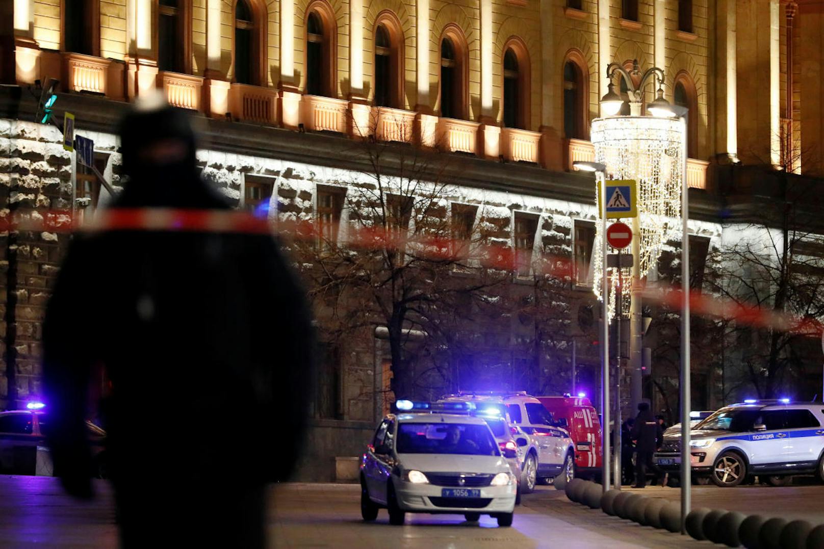 Bei einer Schießerei vor der Zentrale des russischen Inlandsgeheimdienstes FSB in Moskau wurden am 19. Dezember 2019 Medienberichten zufolge mindestens drei Menschen getötet.