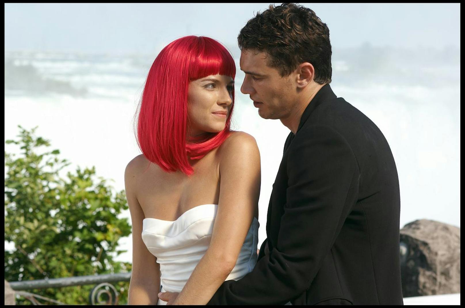 Sienna Miller und James Franco hatten sich eigentlich immer gut verstanden. Doch küssen wollte sie ihn in <b>"Camille" (2008) </b>trotzdem nicht. Der Grund: Sienna hatte gerade große Zahnschmerzen, am Ende des Tages musste sie sogar in die Notaufnahme.