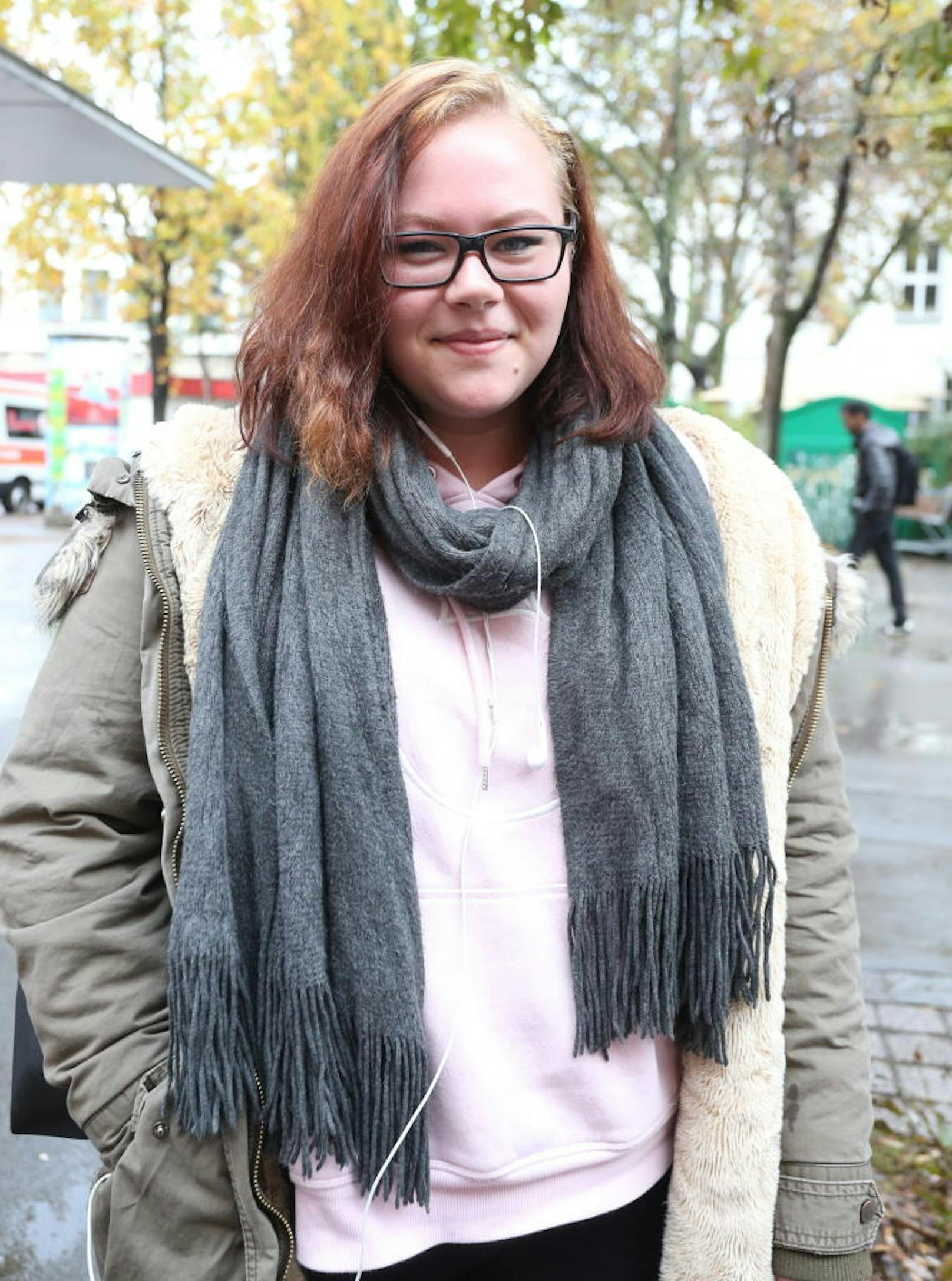 Kindergärtnerin Theresa (20): "Manspreading ist mir schon aufgefallen. Das stört mich sehr, wenn ich mit der U-Bahn fahre."