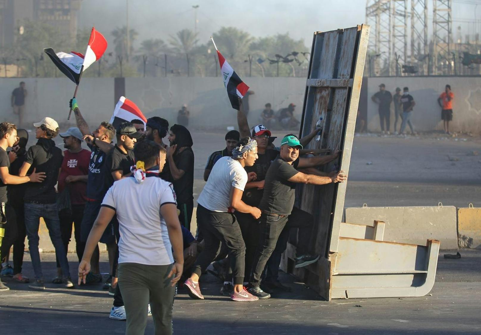Sicherheitskräfte gingen mit Tränengas und Schüssen gegen die Demonstranten vor. Mehr als 90 Menschen starben.