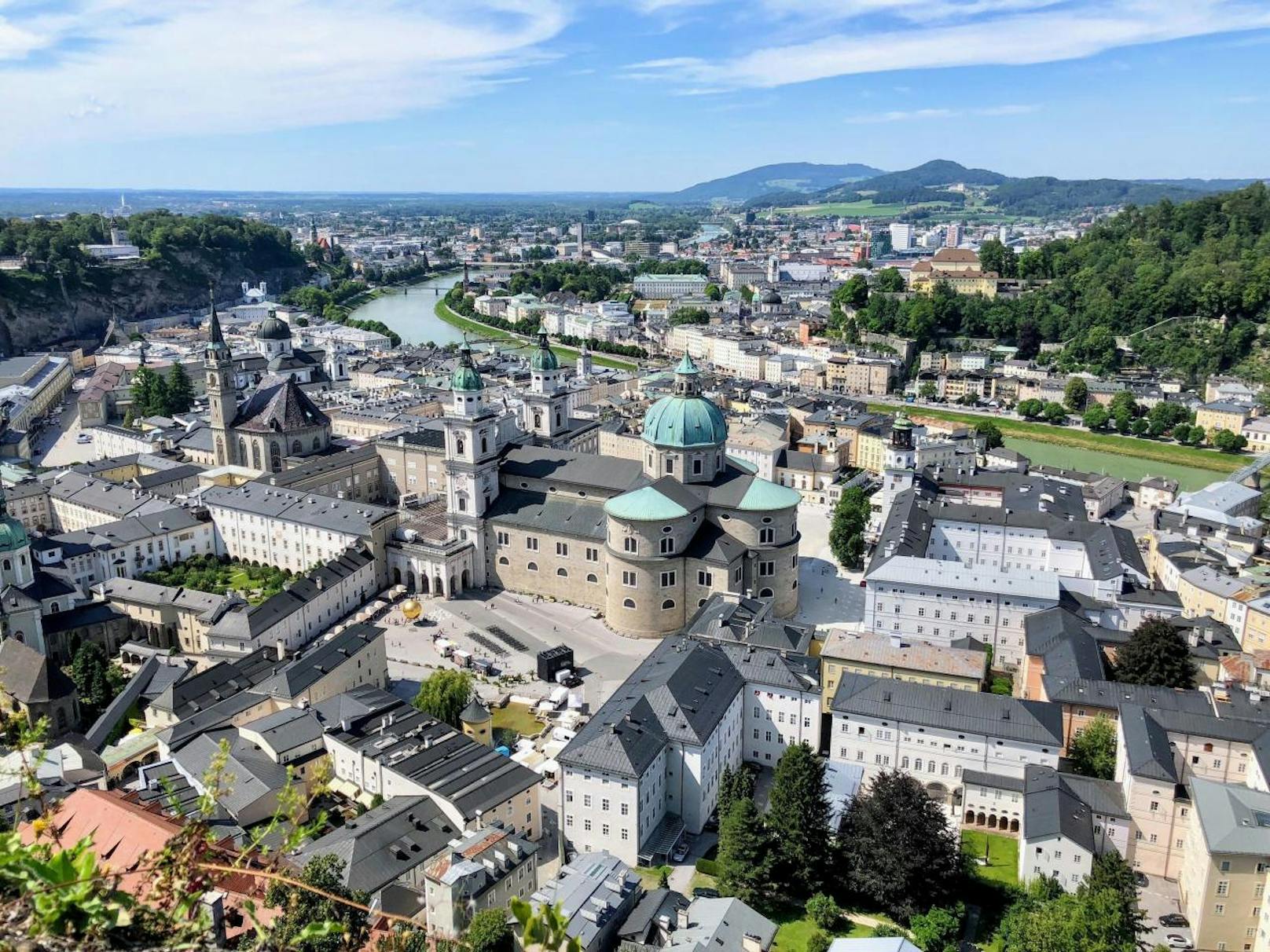Einen weiteren Grund zum Feiern bietet das 100-jährige Jubiläum der Salzburger Festspiele.Zu diesem Anlass wird es ein noch breiteres Kulturprogramm und Sonderausstellungen und Events geben. Im historischen Kern der Stadt finden Konzerte, Aufführungen, Lesungen und Mozart Matinées statt.