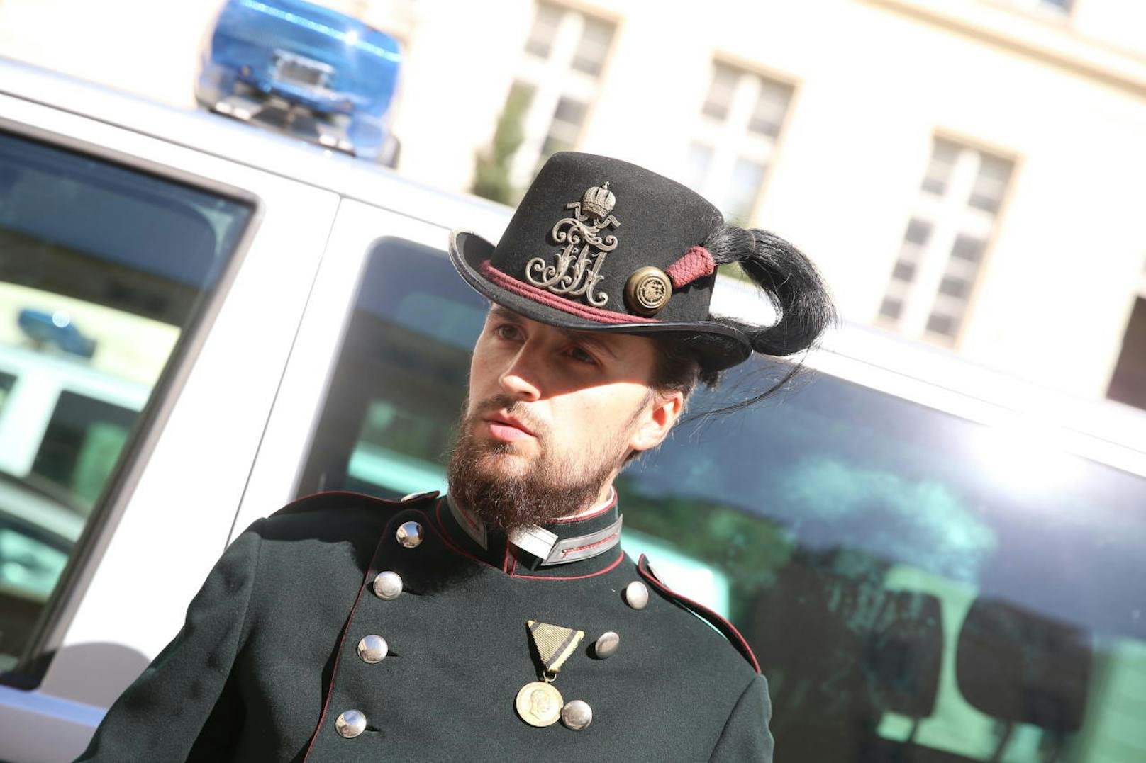 "Die Uniform ist ungewohnt beim Anziehen, aber trägt sich recht gut", so Polizeischüler Dusko (30).