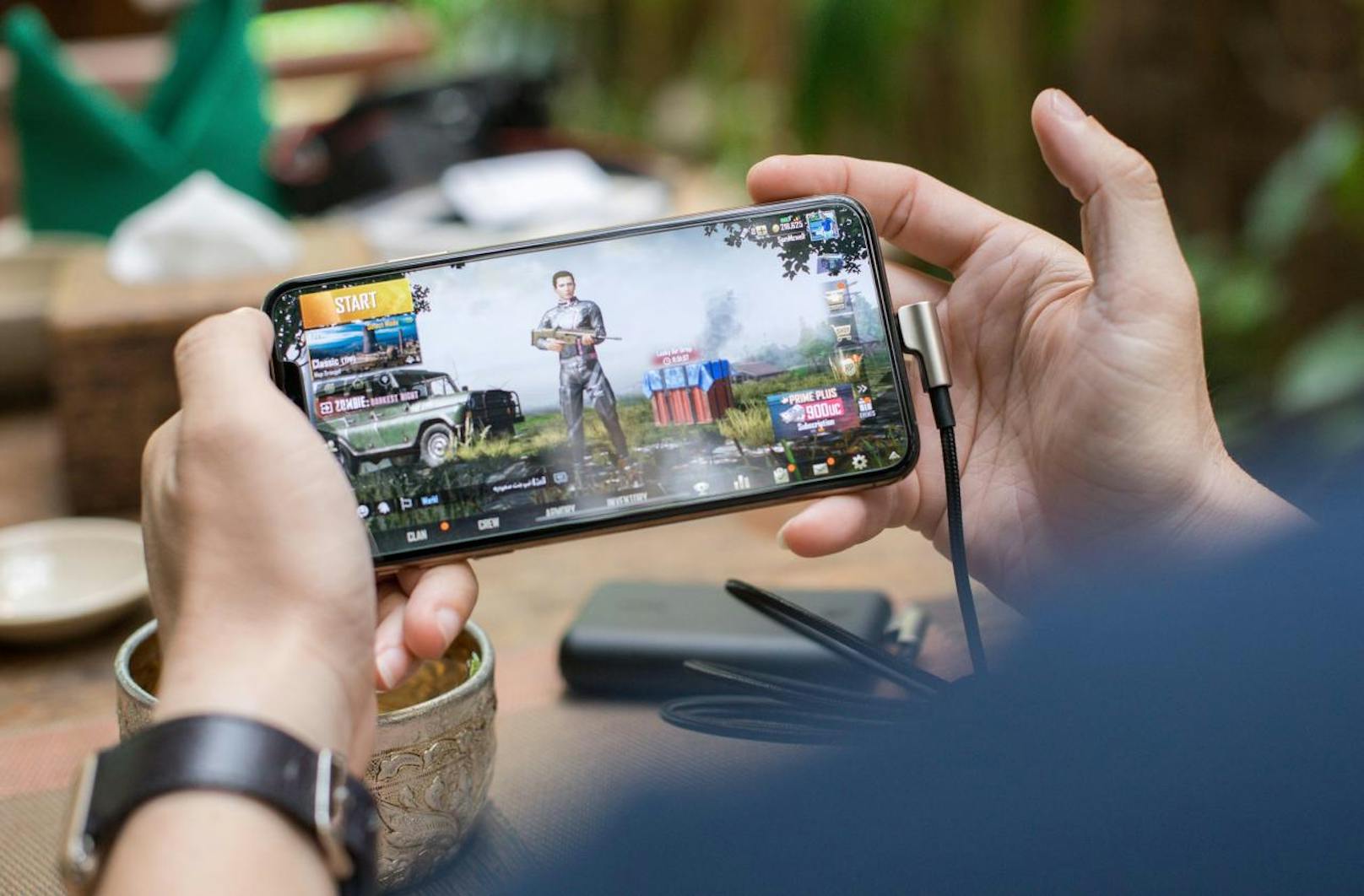 5,3 Millionen Österreicher zocken, sagt die Studie Gaming in Austria 2019. Beliebteste Spiele-Plattform ist dabei das Smartphone.