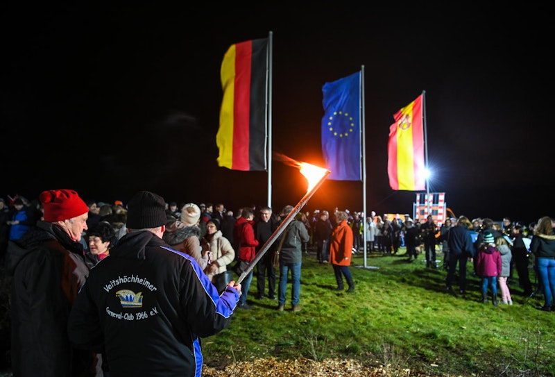 Mit Pauken und Trompeten wurde am 31. Jänner 2020 im bayrischen Gadheim ein besonderes Ereignis gefeiert: Durch den Brexit verschob sich der geographische Mittelpunkt der EU auf einen Acker direkt neben der 80-Seelen-Gemeinde.