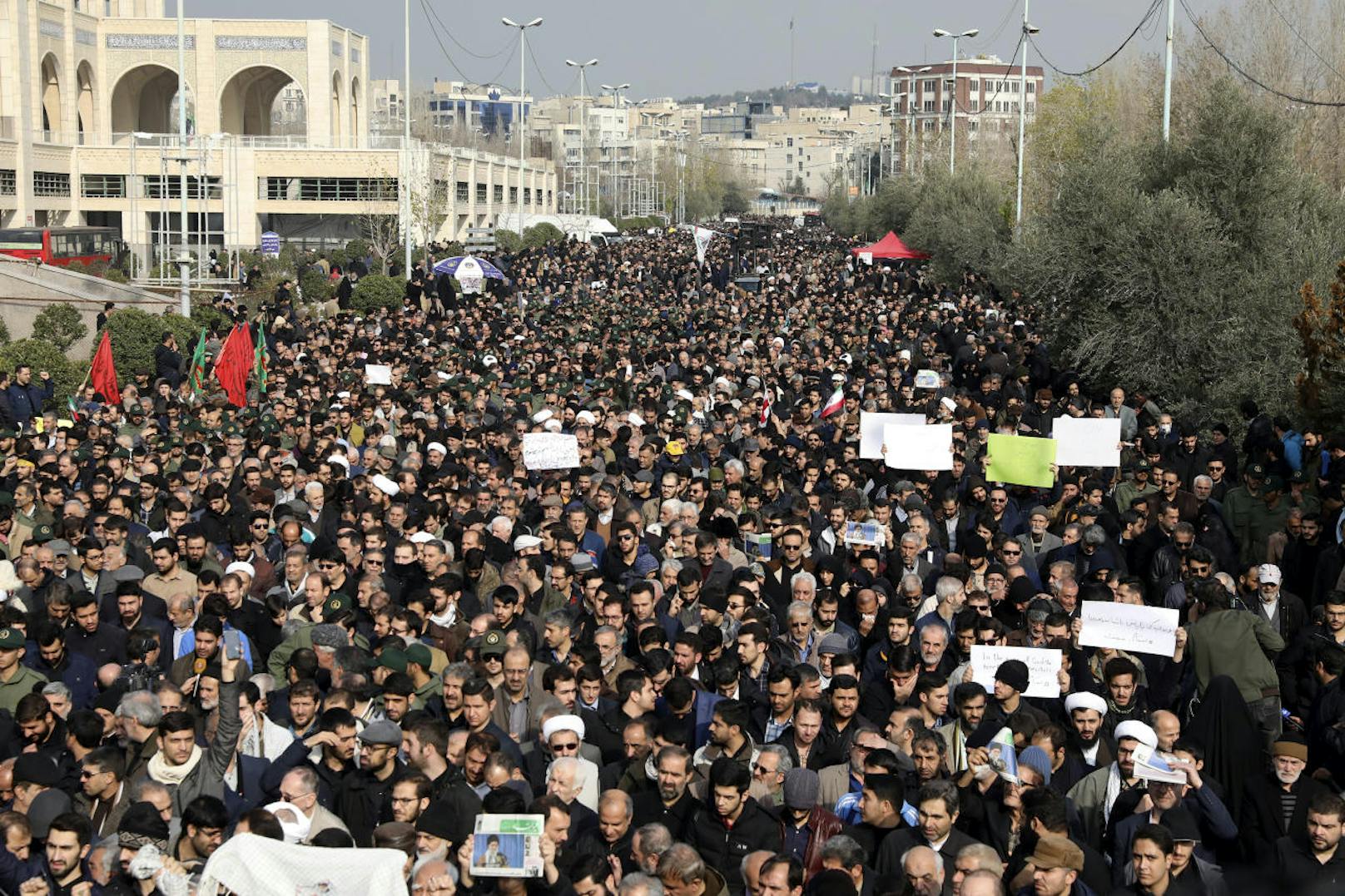 Im Iran protestierten Tausende Menschen.