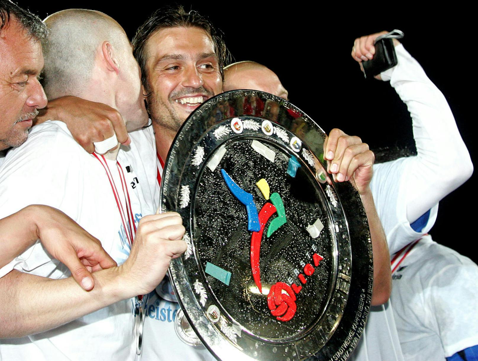 Von der Austria ging es schnell zur zweiten Filiale von Magna-Boss Frank Stronach. 

Hier ist Kuljic 2009 bei der Meisterfeier mit Wiener Neustadt zu sehen. Die Niederösterreicher gewannen die Erste Liga und stiegen in die Bundesliga auf.