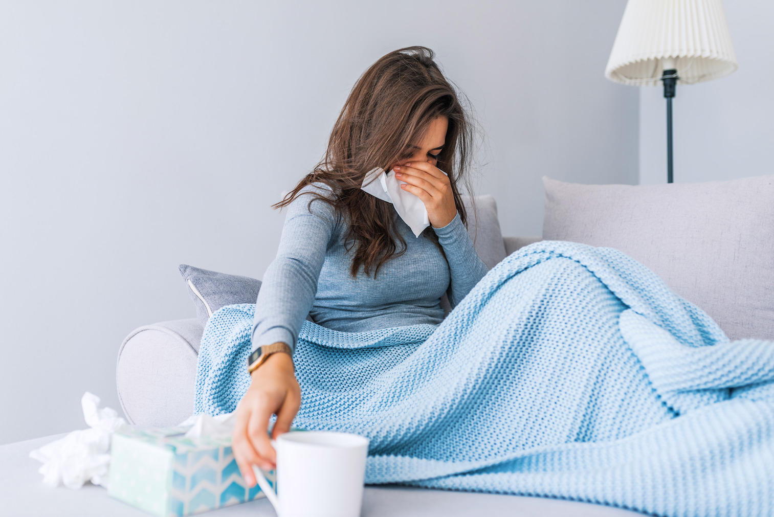 "Viele Grippe- und Schmerzmittel zählen zu jenen Medikamenten, welche die Fahrtauglichkeit beeinflussen können. Gerade in der aktuellen Grippesaison ist Betroffenen daher dringend zu empfehlen, vor Fahrtantritt im Beipackzettel nachzulesen, ob das Medikament Auswirkungen auf die Fahrtauglichkeit hat", raten Experten des KFV in einer Aussendung.