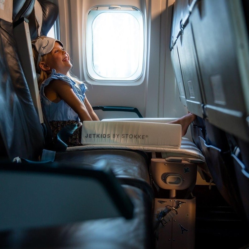 Die neue "JetKids by Stokke"-Kollektion besteht aus Produkten, die designed wurden, um Eltern das Reisen mit Kindern zu vereinfachen. Mit der BedBox reisen die Kids First Class - und das mit einem Economy Ticket.