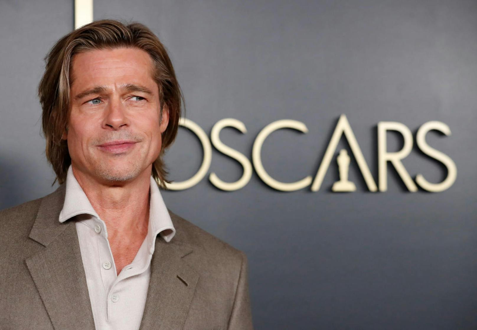 Brad Pitt wird im Dezember 57 Jahre alt. Seinen 57. Geburtstag feiert heuer auch ...