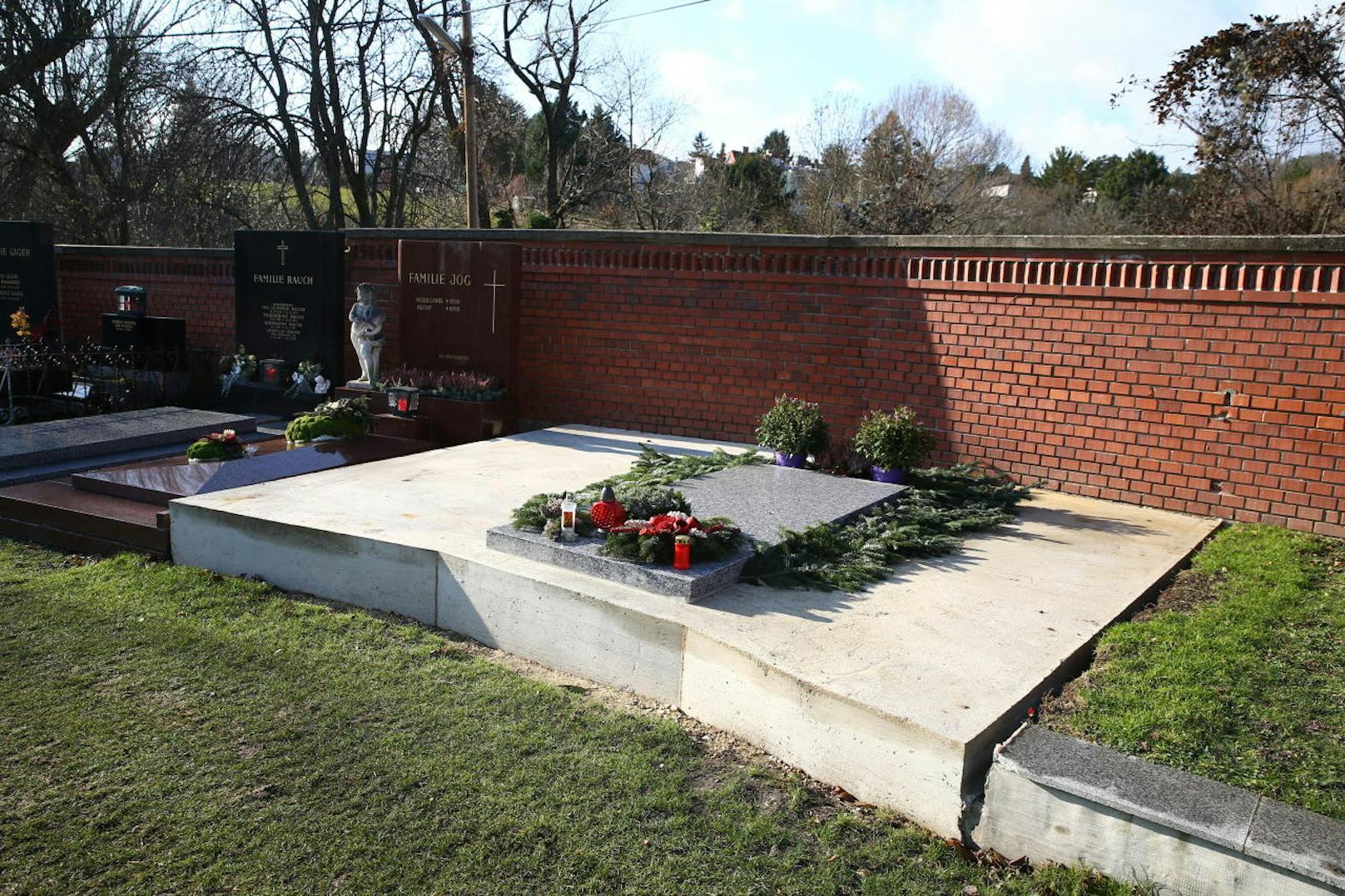 Niki Lauda wurde wieder in sein Grab in Wien-Döbling gebettet.