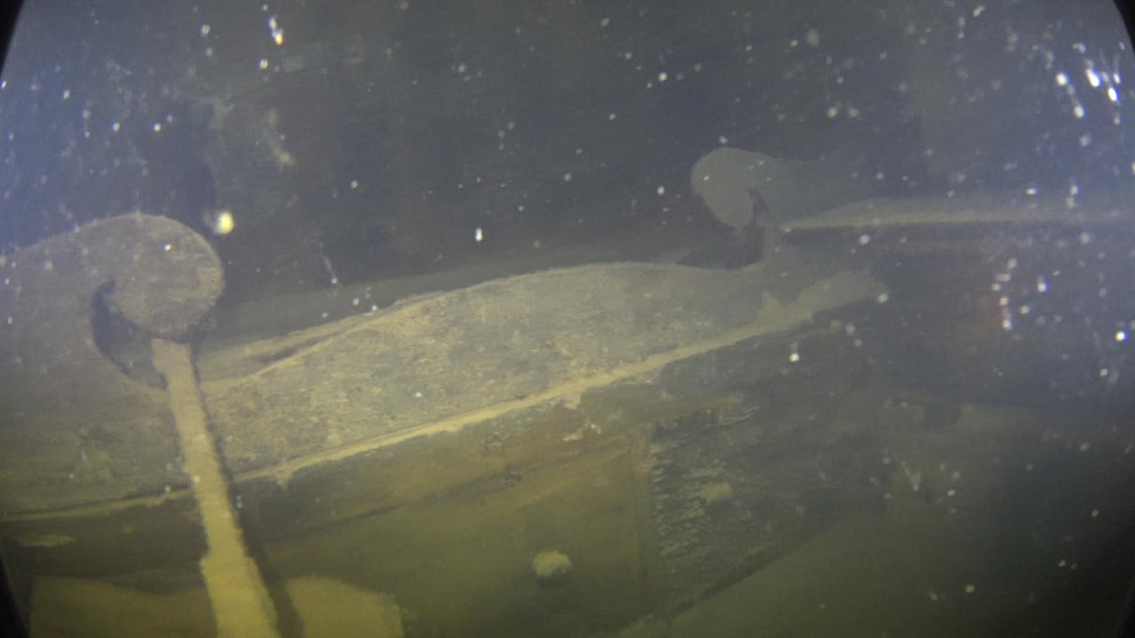 Das Wrack steht in nur 24 Metern Tiefe aufrecht am Grund der nach ihm benannten Terror-Bucht. Kanadische Unterwasserarchäologen verbrachten jetzt sieben Tage damit, das Wrack der Terror zu erkunden und zu kartieren.