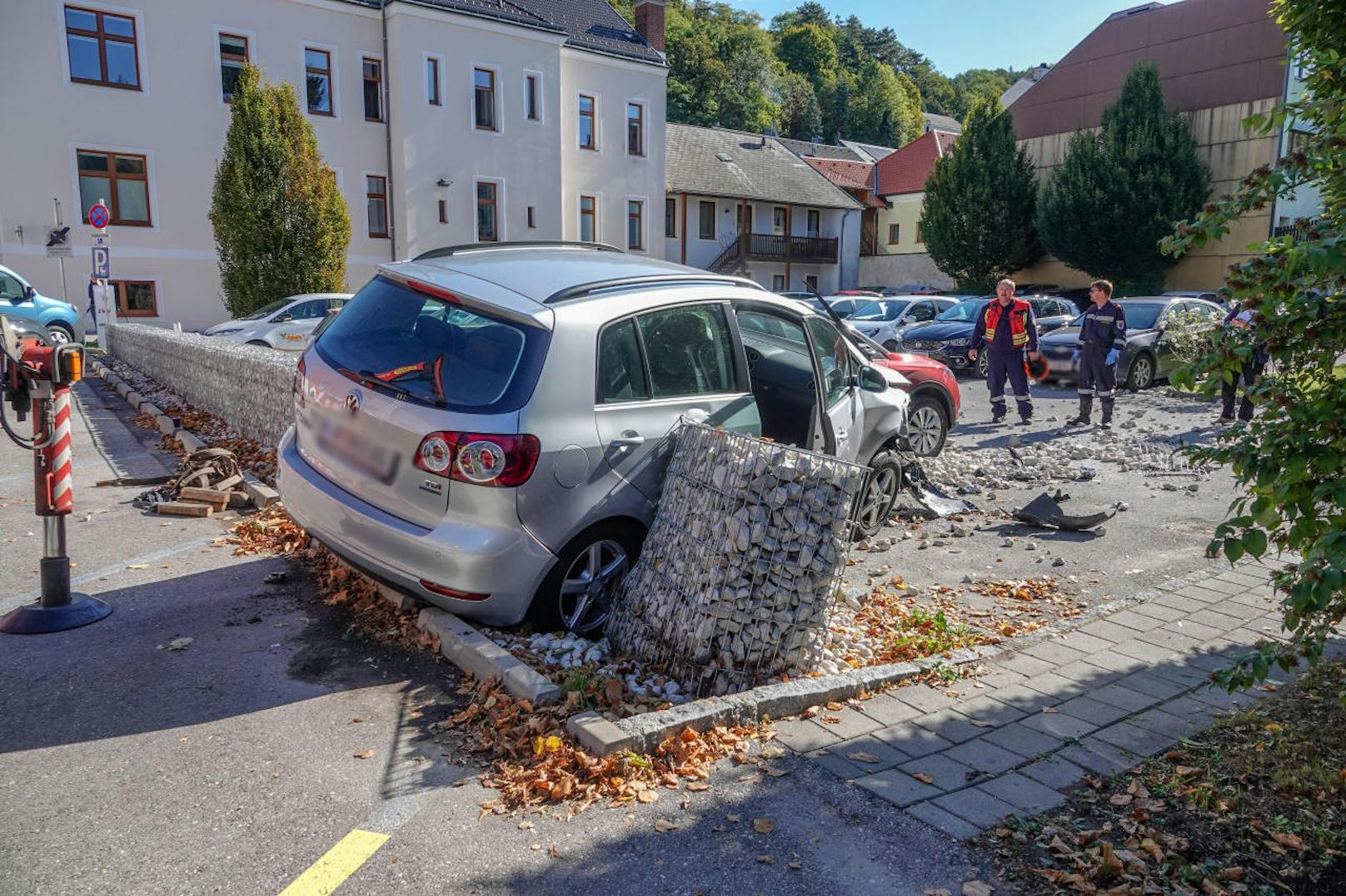 Spektakulärer Unfall am Freitagvormittag in Pitten.