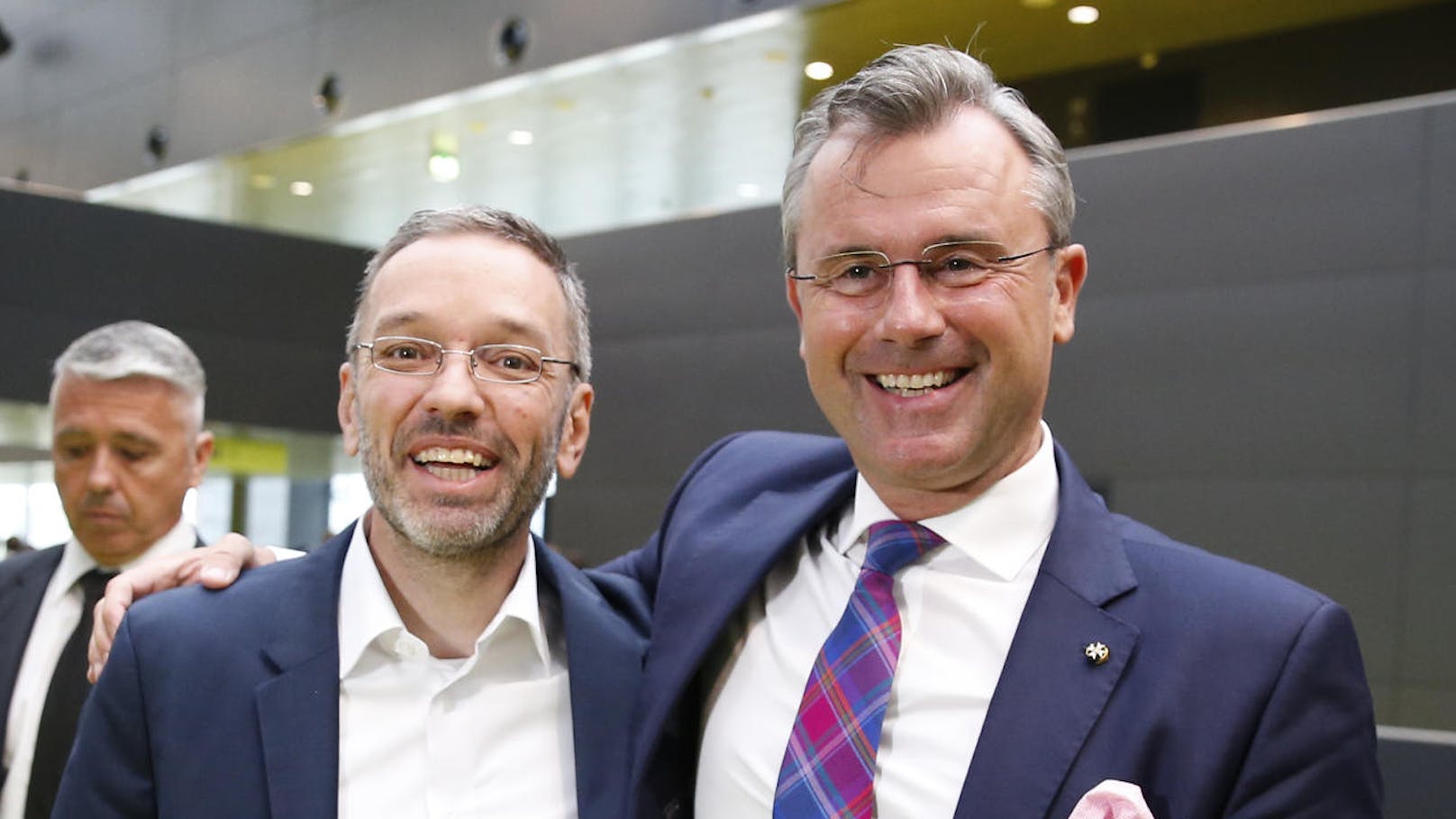 "Gestatten Sie mir den Vergleich: Das ist wie beim Twinni-Eis", sagt Herbert Kickl über seine Beziehung zu Norbert Hofer.