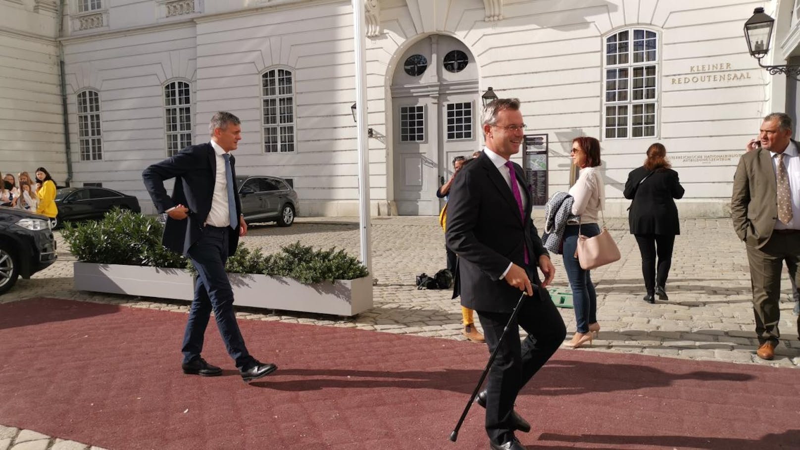 FPÖ-Parteichef Norbert Hofer auf dem Weg in den Nationalrat