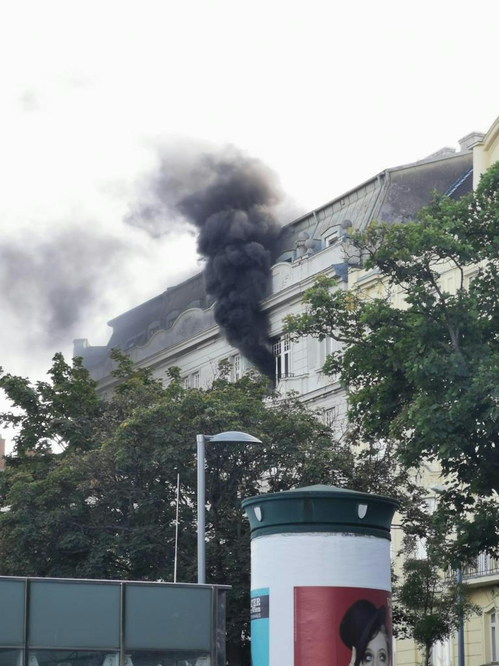 Kurz vor 17 Uhr war in einem Hotel in Wien-Alsergrund ein Feuer ausgebrochen.