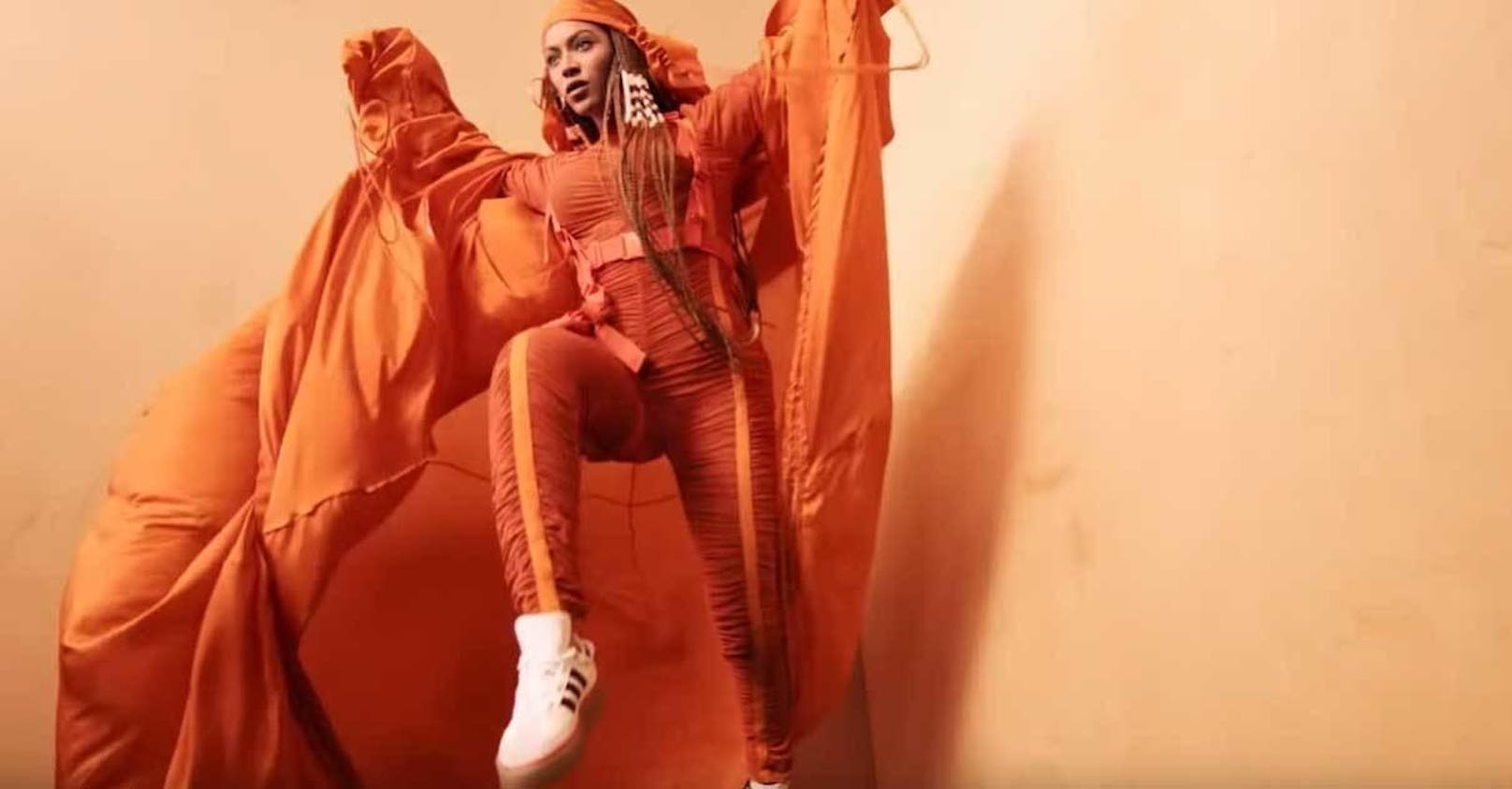 Beyoncé zeigt ihre Ivy Park Modemarke in ihrem neuesten Video. Die neue Kollektion kommt am 18. Jänner in Kooperation mit Adidas auf den Markt. 
