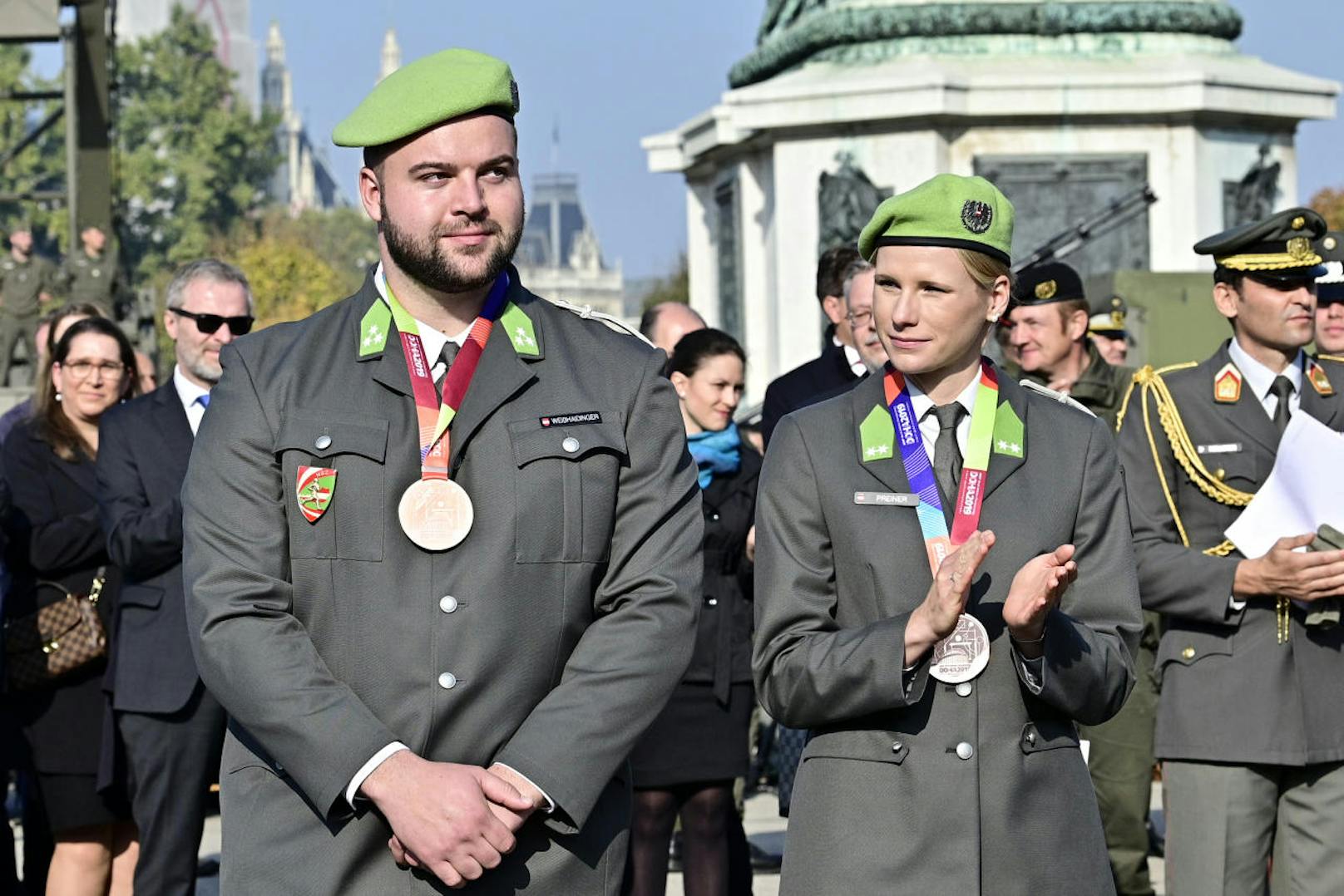 Impressionen der Leistungsschau des Bundesheeres am Nationalfeiertag. Insgesamt strömten über 700.000 Menschen zum Heldenplatz in Wien.