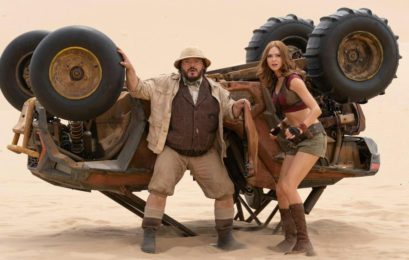 Szenenbild aus "Jumanji: The Next Level": (v.l.) Jack Black, Karen Gillan