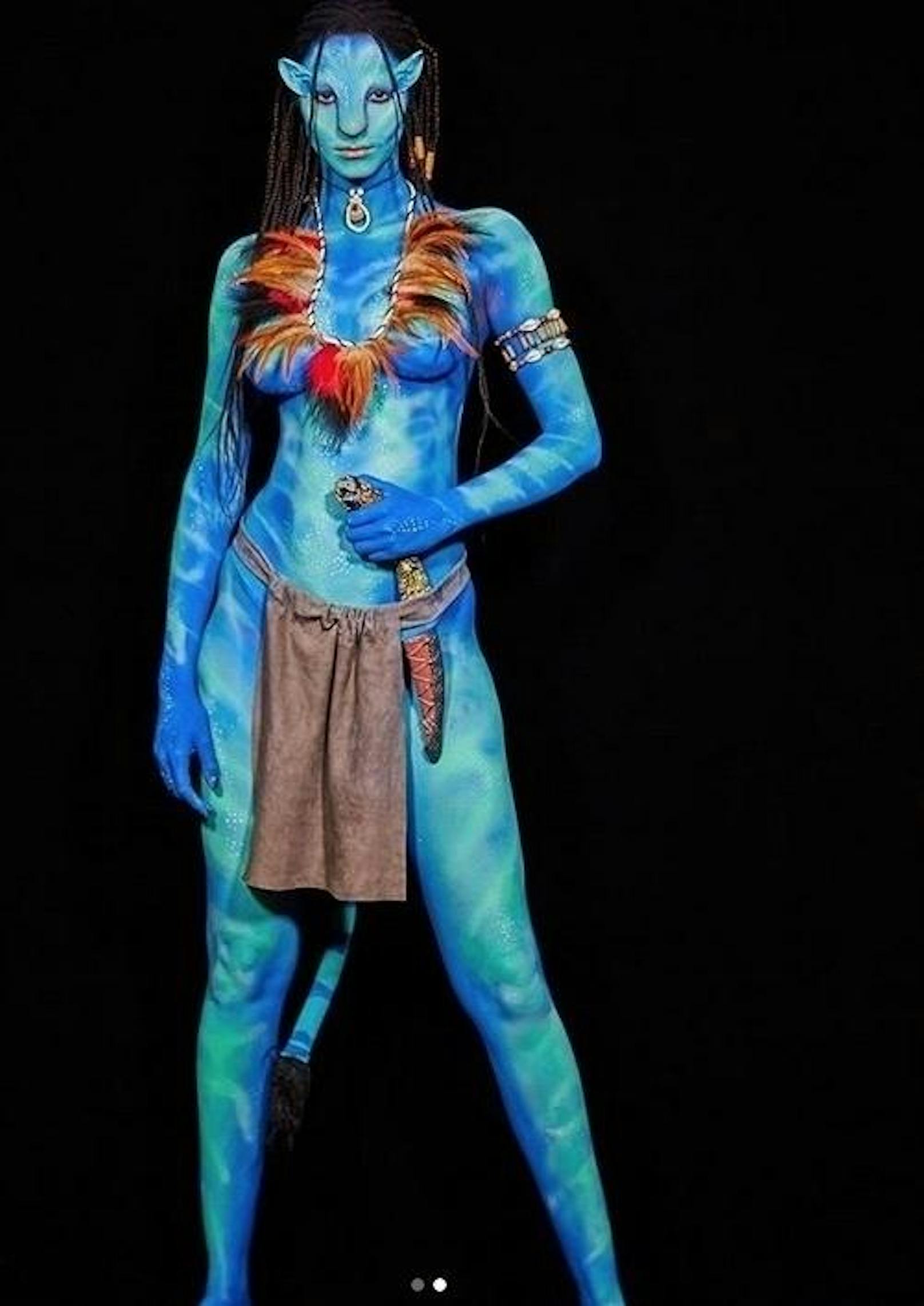 29.10.2019: Supermodel Lais Ribeiro geht zu Halloween als Na'vi-Kriegerin aus "Avatar".