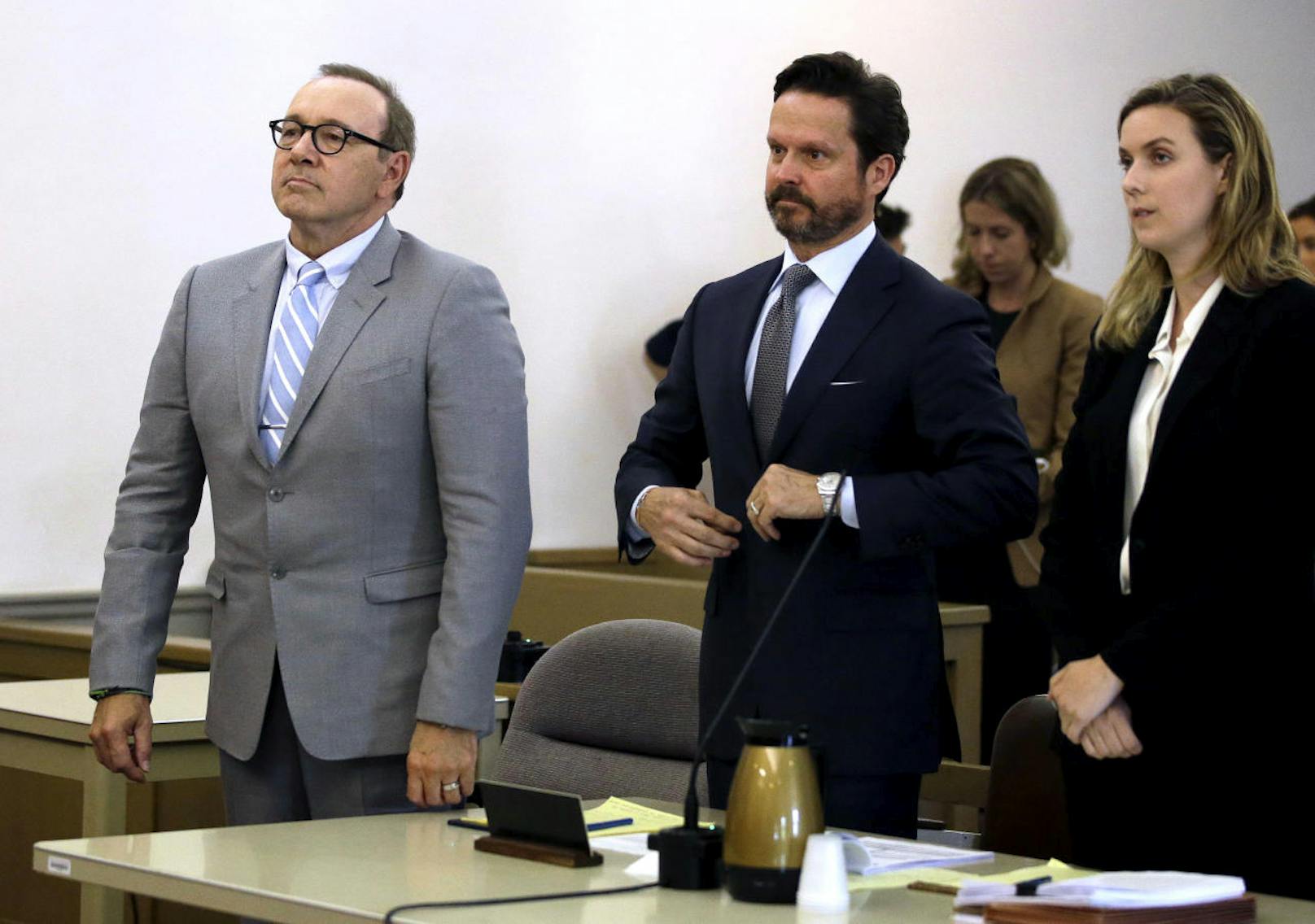Kevin Spacey mit seinem Anwalt Alan Jackson bei einer Anhörung vor Gericht am 3. Juni 2019.