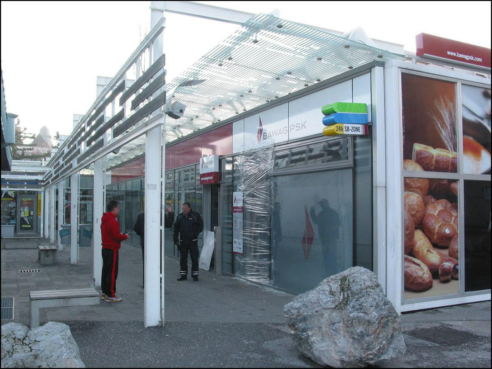 In der Nacht von Freitag auf Samstag wurde ein Bankomat in Wien-Simmering gesprengt. 