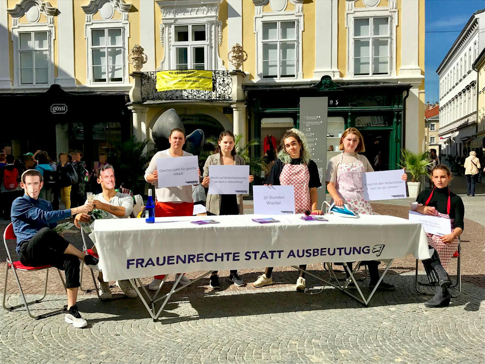 Die Protestaktion fand am Mittwoch am Riemerplatz in St. Pölten statt.