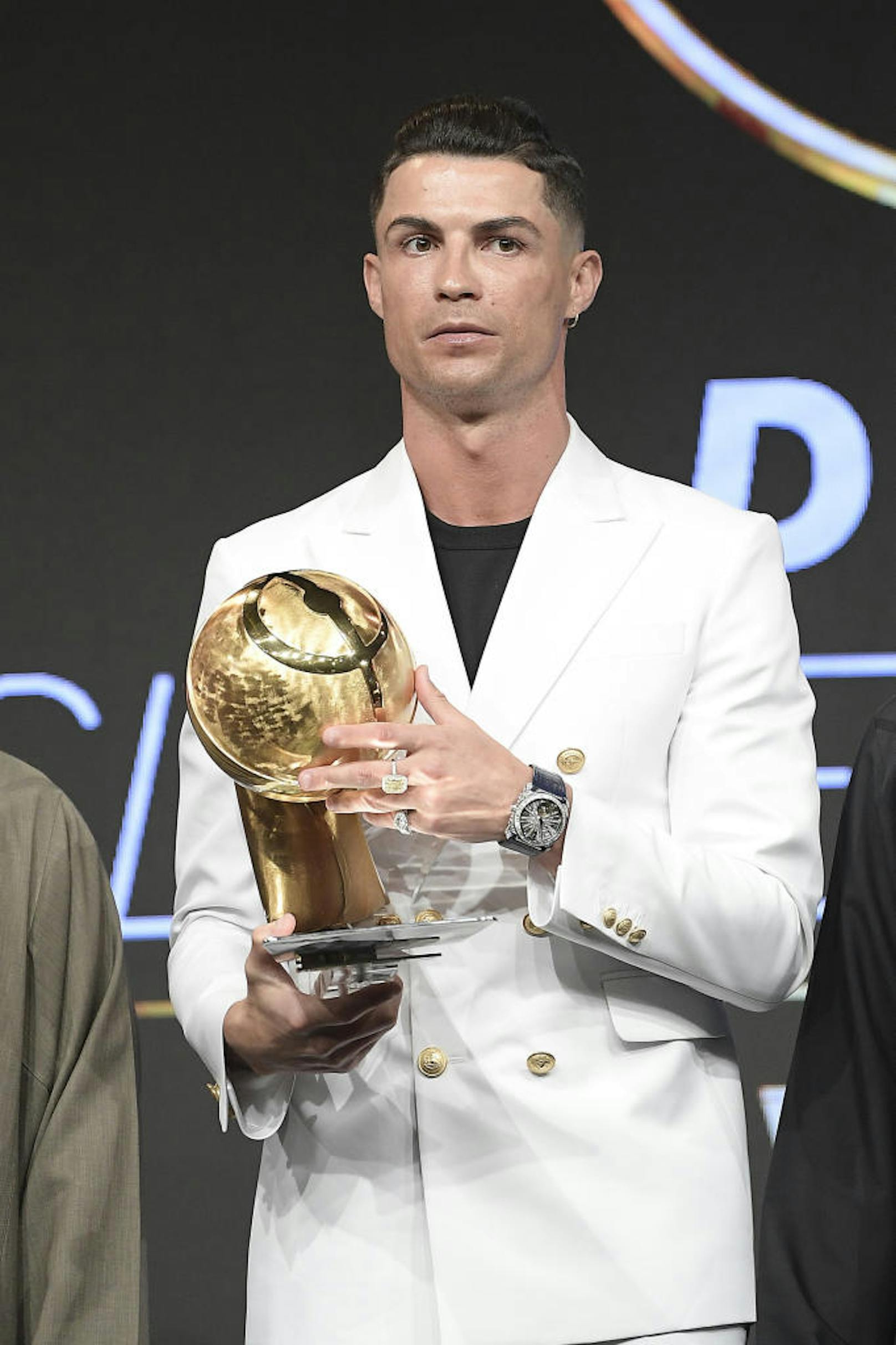 Cristiano Ronaldo protzt mit seiner Luxus-Rolex.